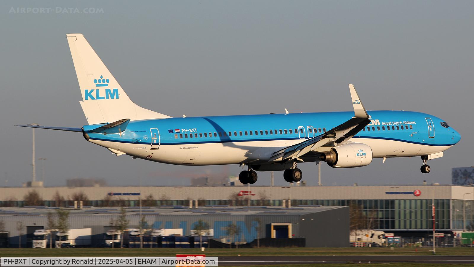 PH-BXT, 2004 Boeing 737-9K2 C/N 32944, at eham