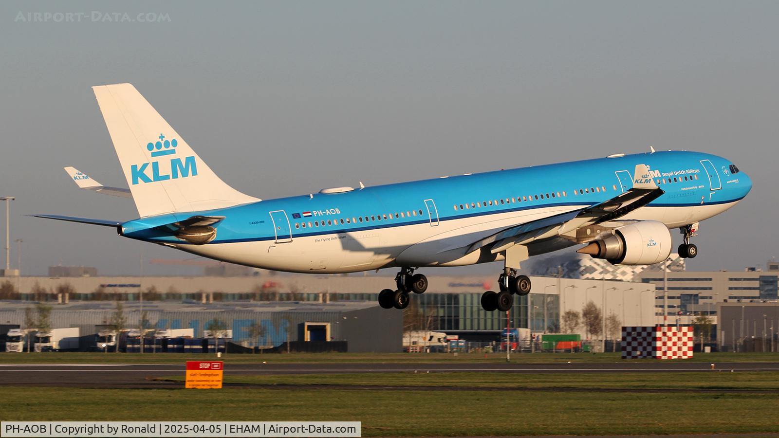 PH-AOB, 2005 Airbus A330-203 C/N 686, at eham