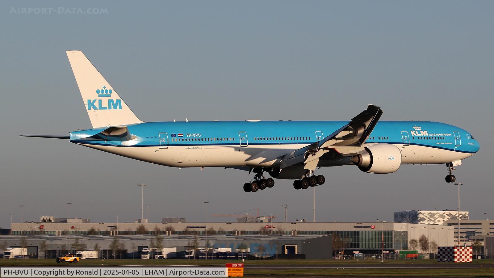 PH-BVU, 2017 Boeing 777-306/ER C/N 61702, at eham