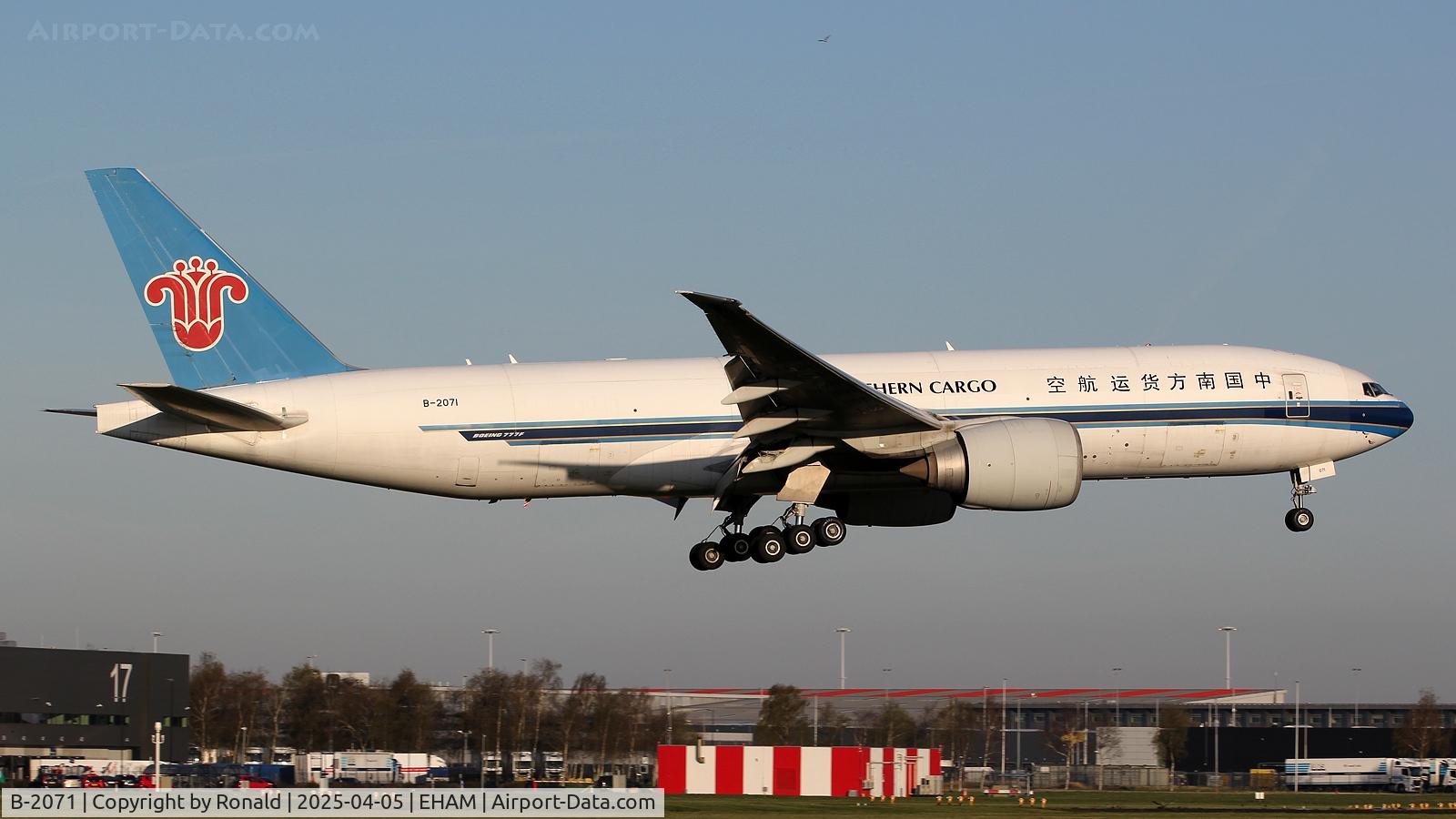 B-2071, 2009 Boeing 777-F1B C/N 37309, at eham