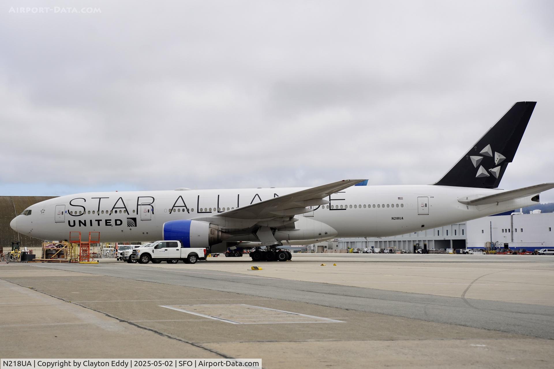 N218UA, 2001 Boeing 777-222 C/N 30222, SFO 2025