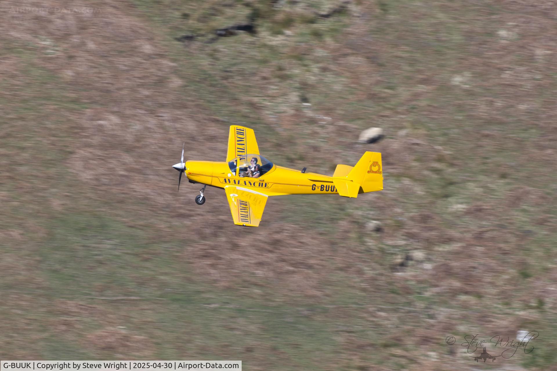 G-BUUK, 1993 Slingsby T-67M Firefly Mk2 C/N 2121, Bwlch Oerdrws, Mach Loop. Cymru. UK