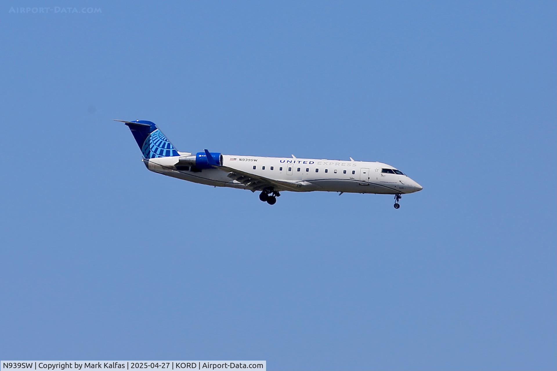 N939SW, 2003 Bombardier CRJ-200LR (CL-600-2B19) C/N 7742, CRJ2 SkyWest / United Express Bombardier CRJ-200LR N939SW arriving 10C KORD