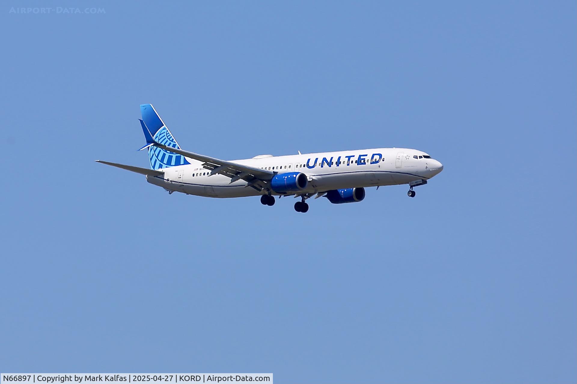 N66897, 2016 Boeing 737-924/ER C/N 62814, B739 United Airlines Boeing 737-924/ER, N66897 arriving 10C KORD