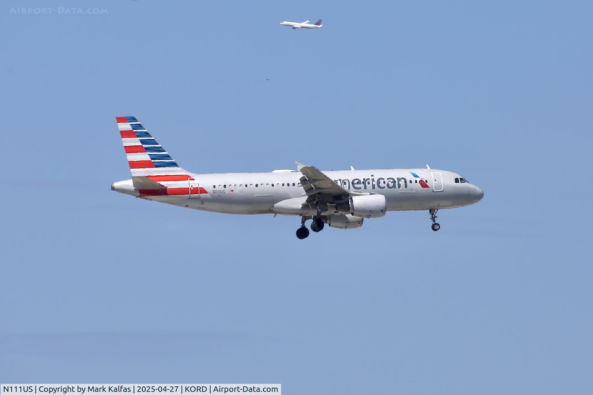 N111US, 1999 Airbus A320-214 C/N 1114, A320 American Airlines Airbus A320-214 N111US 10C approach KORD