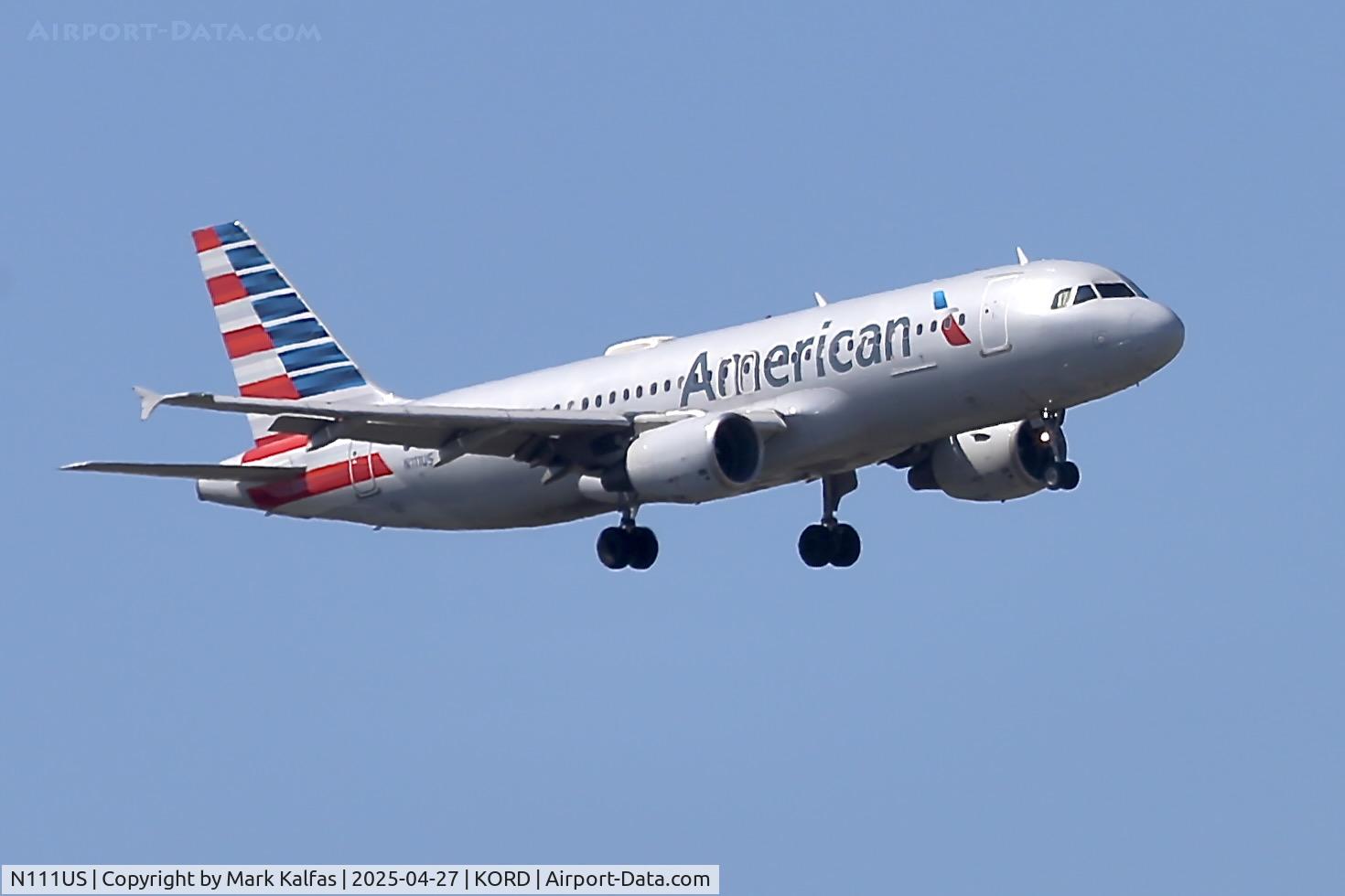 N111US, 1999 Airbus A320-214 C/N 1114, A320 American Airlines Airbus A320-214 N111US 10C approach KORD