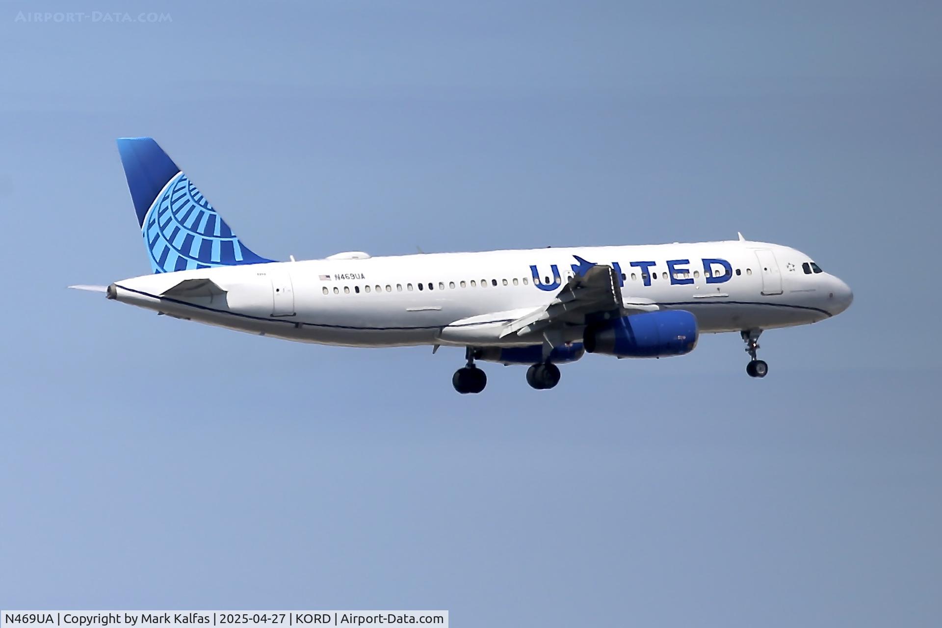 N469UA, 2001 Airbus A320-232 C/N 1409, A320 United Airlines Airbus A320-232 N469UA 10C approach KORD