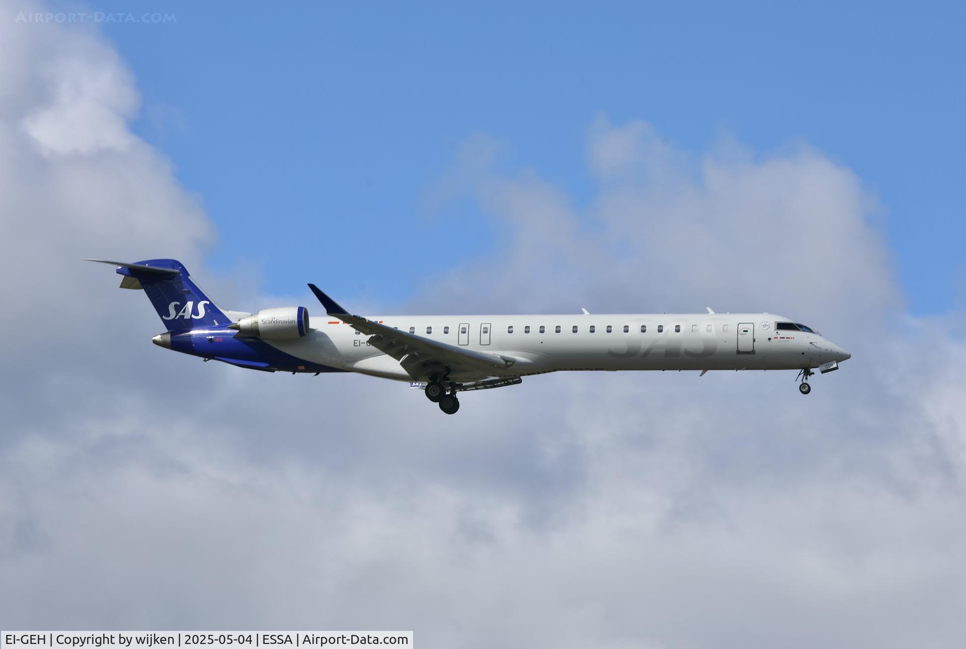 EI-GEH, 2009 Bombardier CRJ-900 (CL-600-2D24) C/N 15221, Rwy 01L