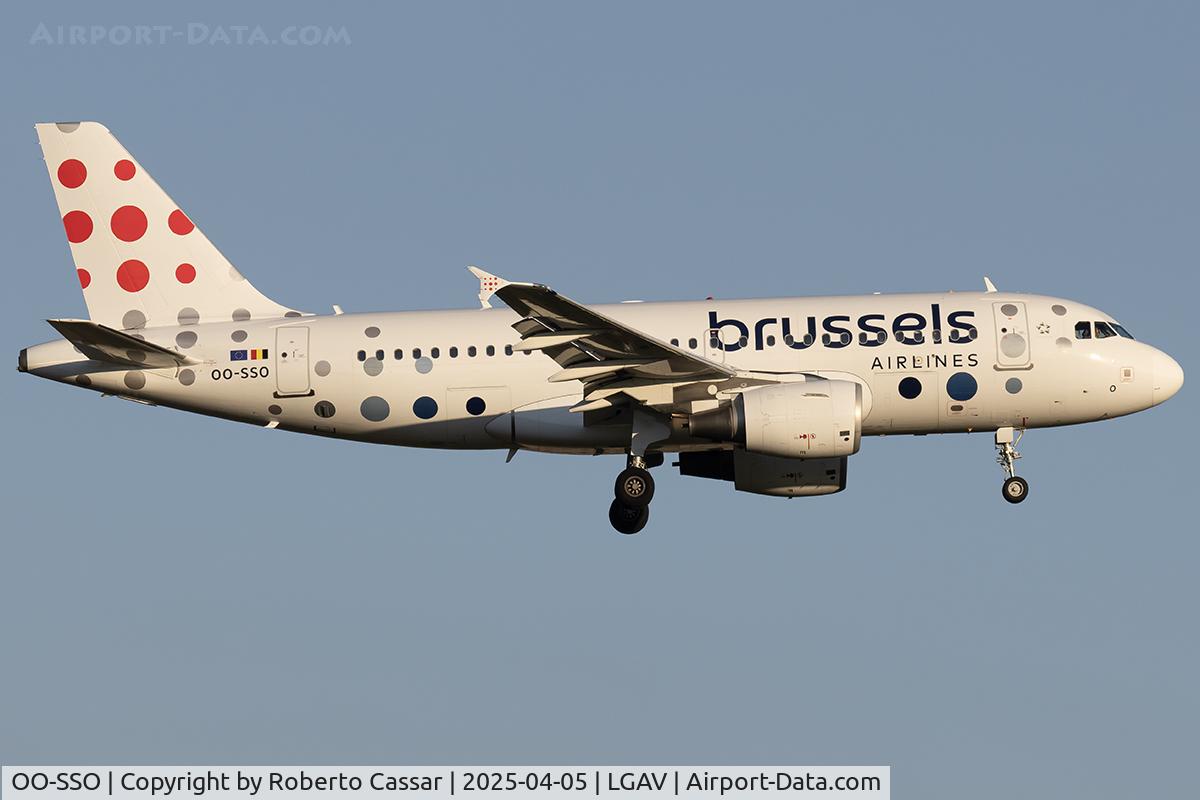 OO-SSO, 2004 Airbus A319-111 C/N 2287, Athens International Airport