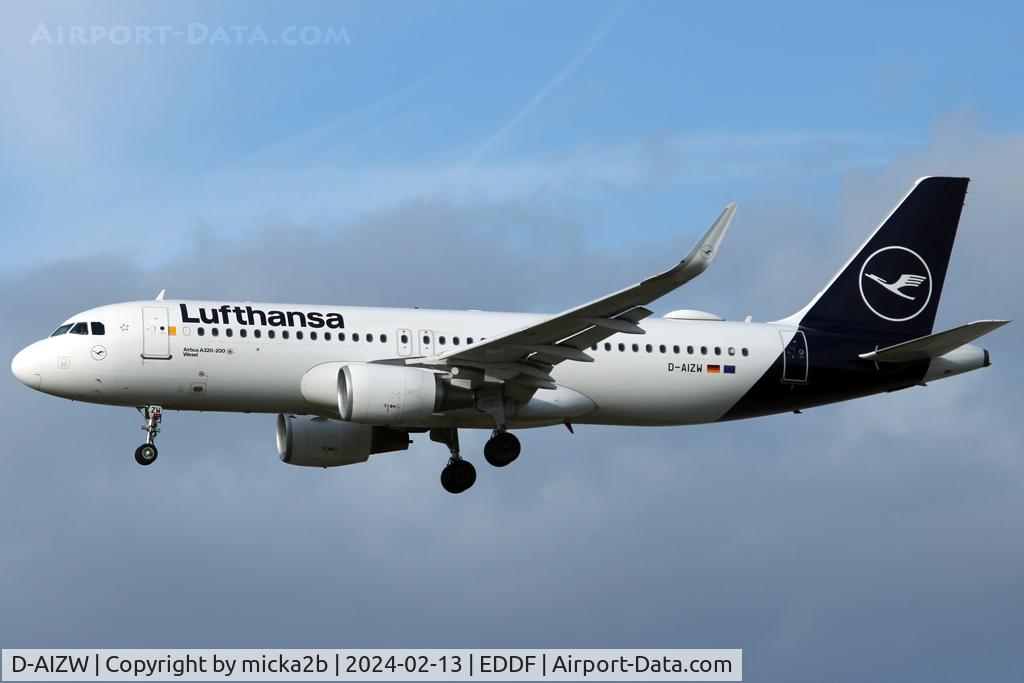 D-AIZW, 2013 Airbus A320-214 C/N 5694, Landing