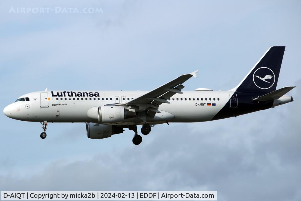 D-AIQT, 2000 Airbus A320-211 C/N 1337, Landing. New livery