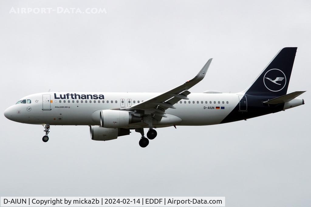 D-AIUN, 2015 Airbus A320-214 C/N 6549, Landing