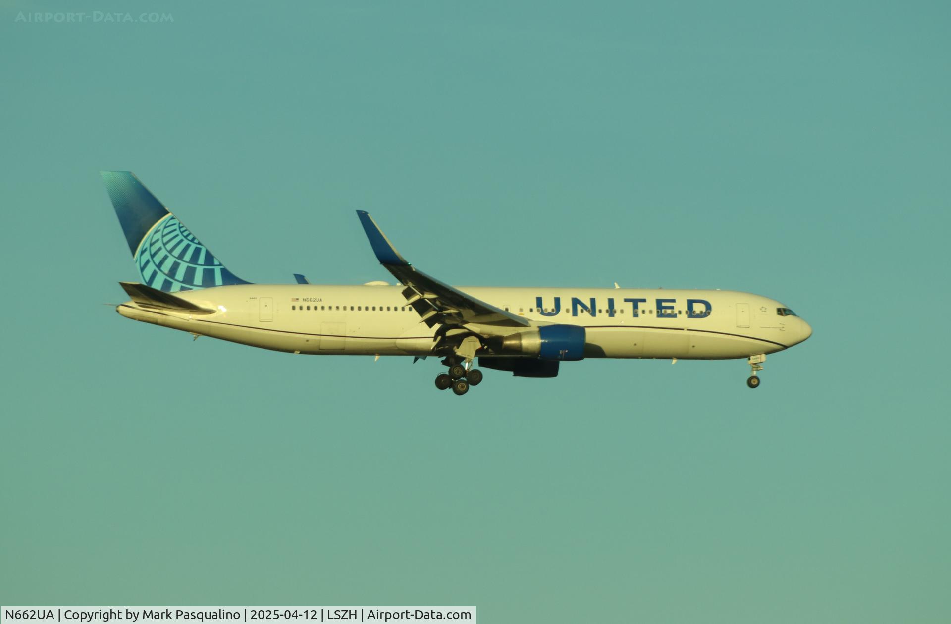 N662UA, 1993 Boeing 767-322 C/N 27159, Boeing 767-322