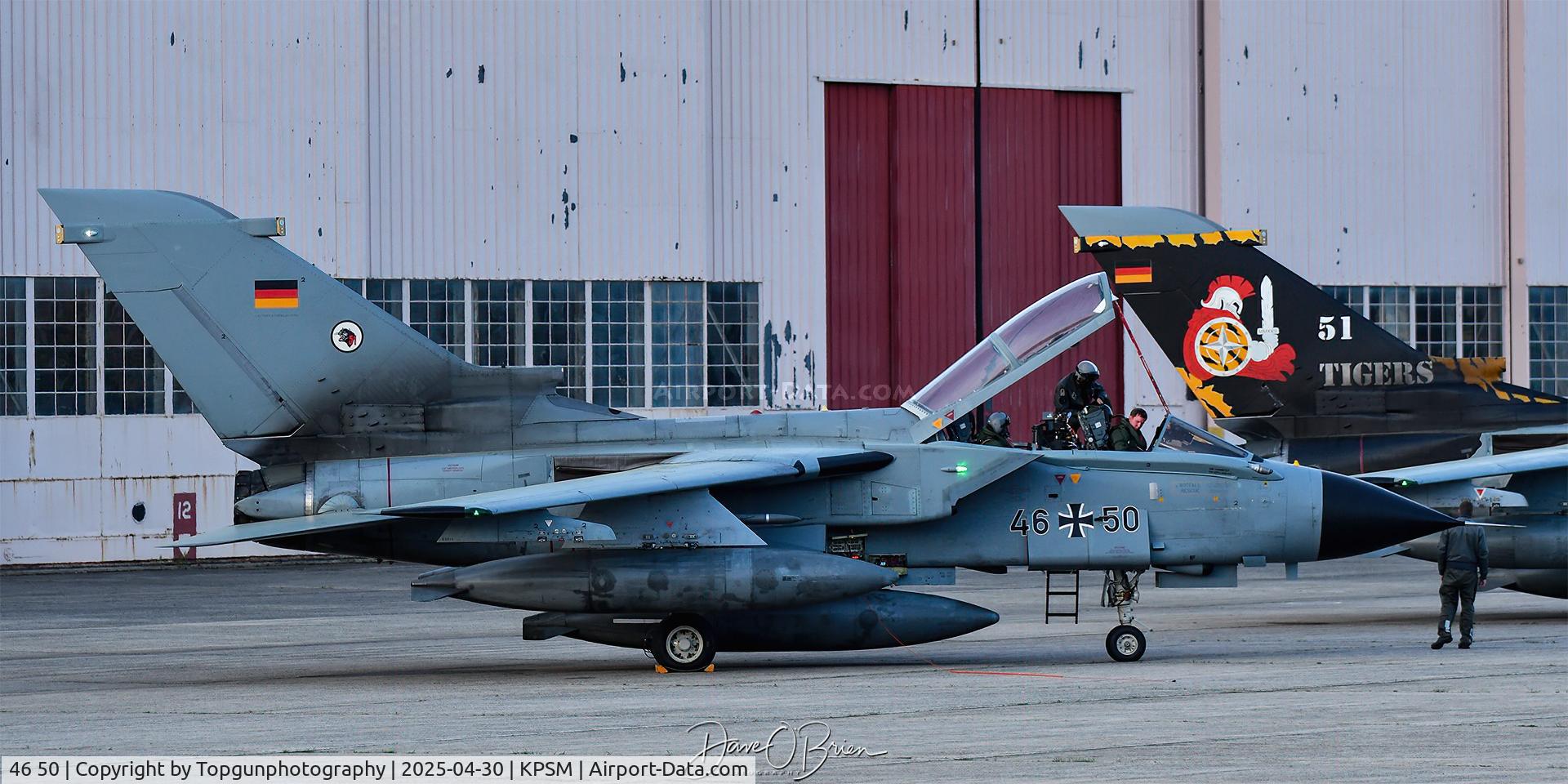 46 50, Panavia Tornado ECR C/N 887/GS283/4350, Pilots getting buckled in