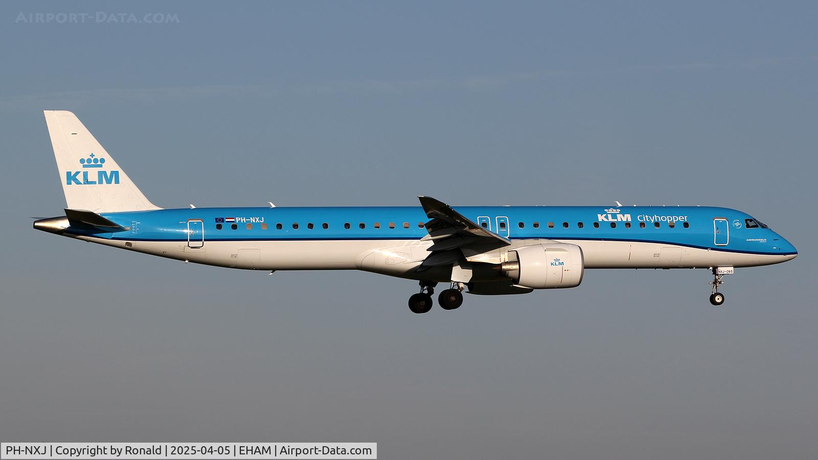 PH-NXJ, 2022 Embraer E195-E2 (ERJ 190-400STD) C/N 20065, at eham