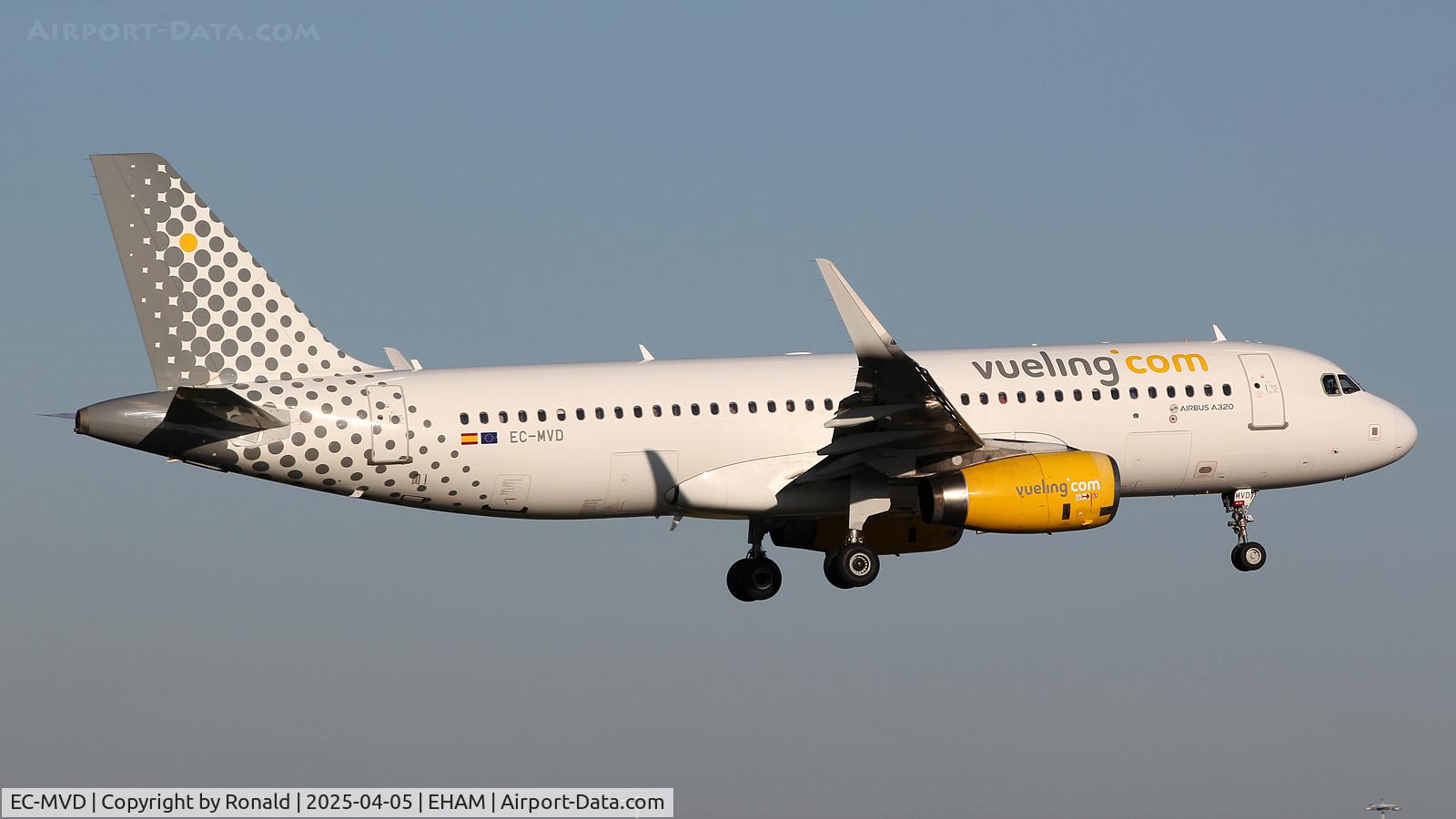 EC-MVD, 2018 Airbus A320-232 C/N 8111, at eham