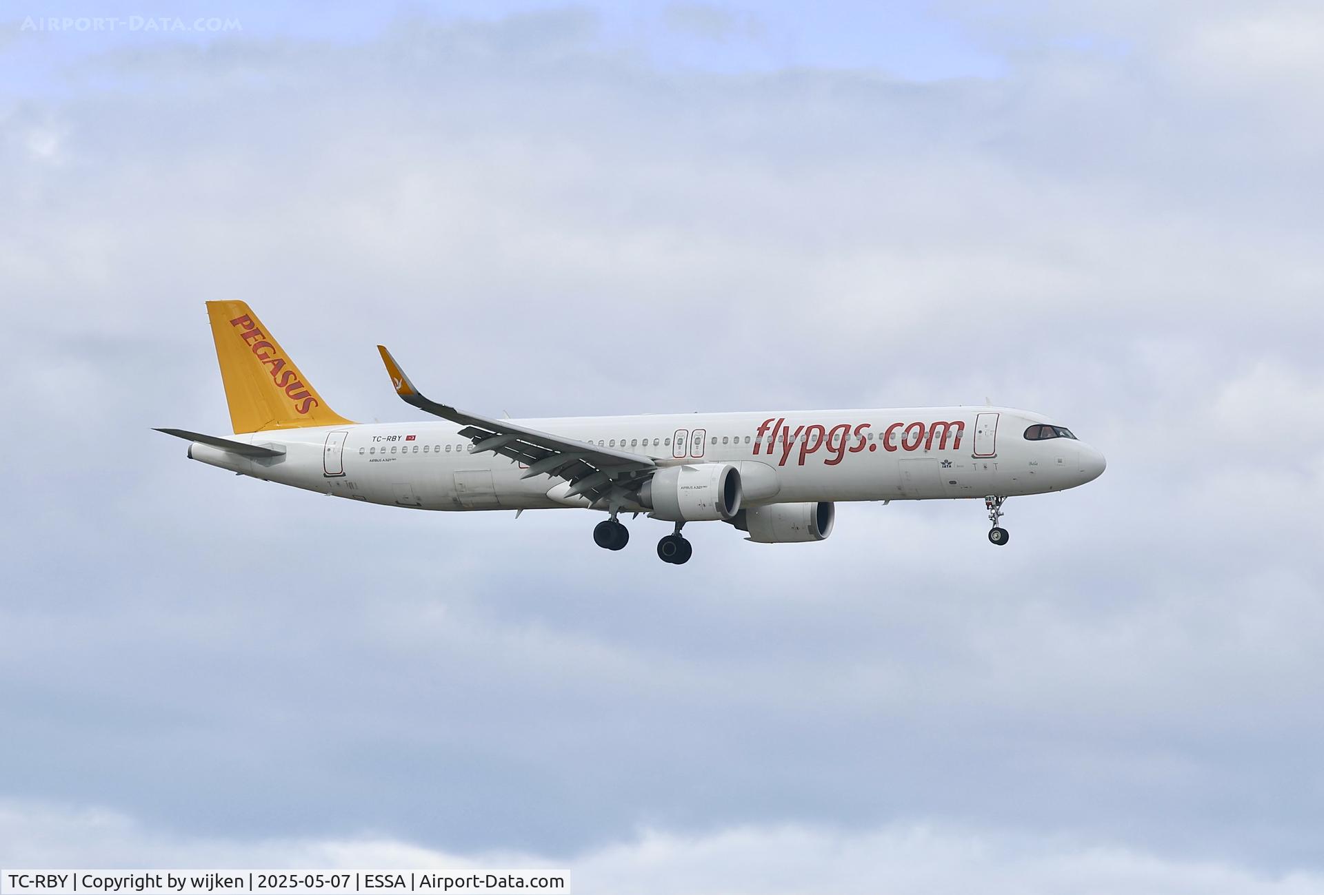 TC-RBY, Airbus A321-251NX C/N 10976, Rwy 01L