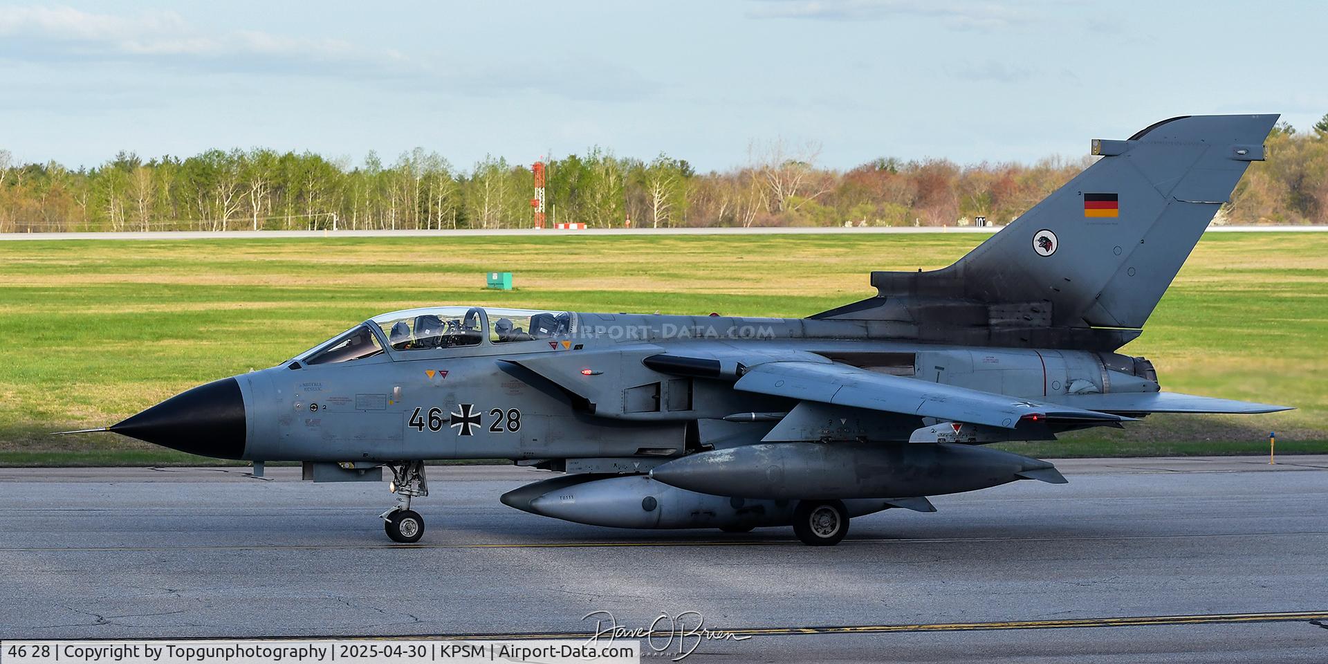 46 28, Panavia Tornado ECR C/N 830/GS261/4328, taxiing to RW34