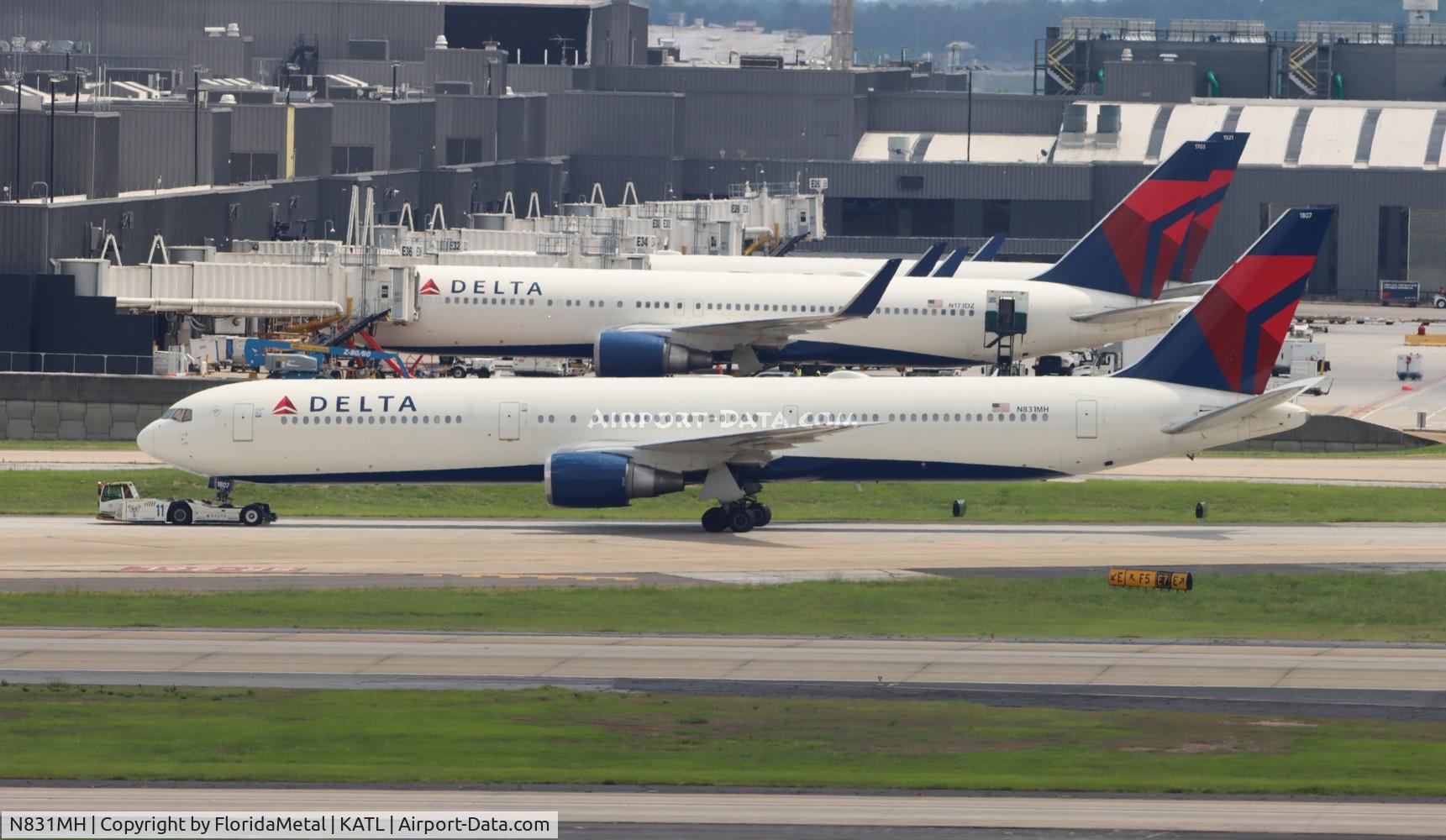 N831MH, 2000 Boeing 767-432/ER C/N 29702, DAL 764 zx 