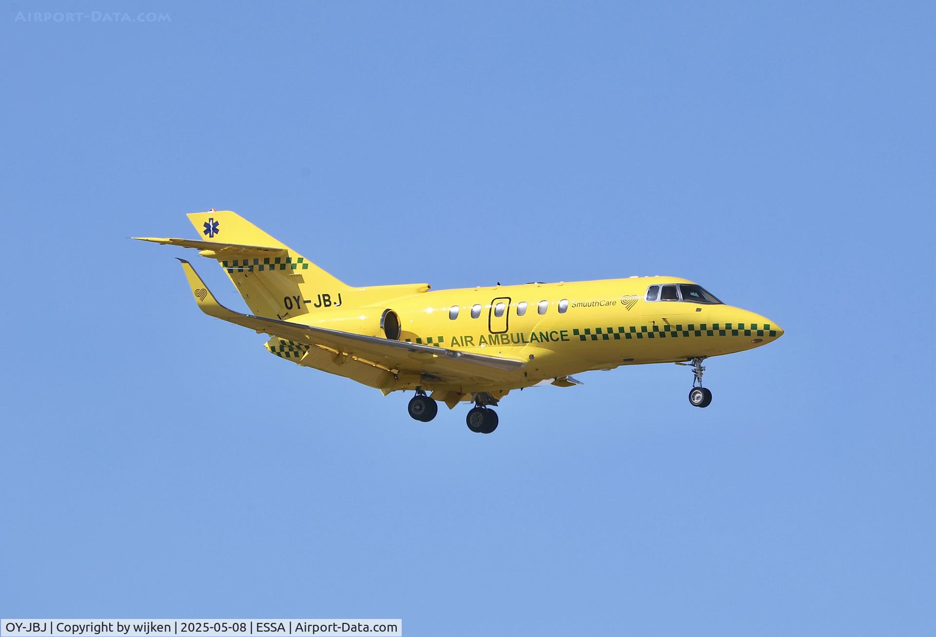 OY-JBJ, 1998 Raytheon Hawker 800XP C/N 258358, Rwy 01L