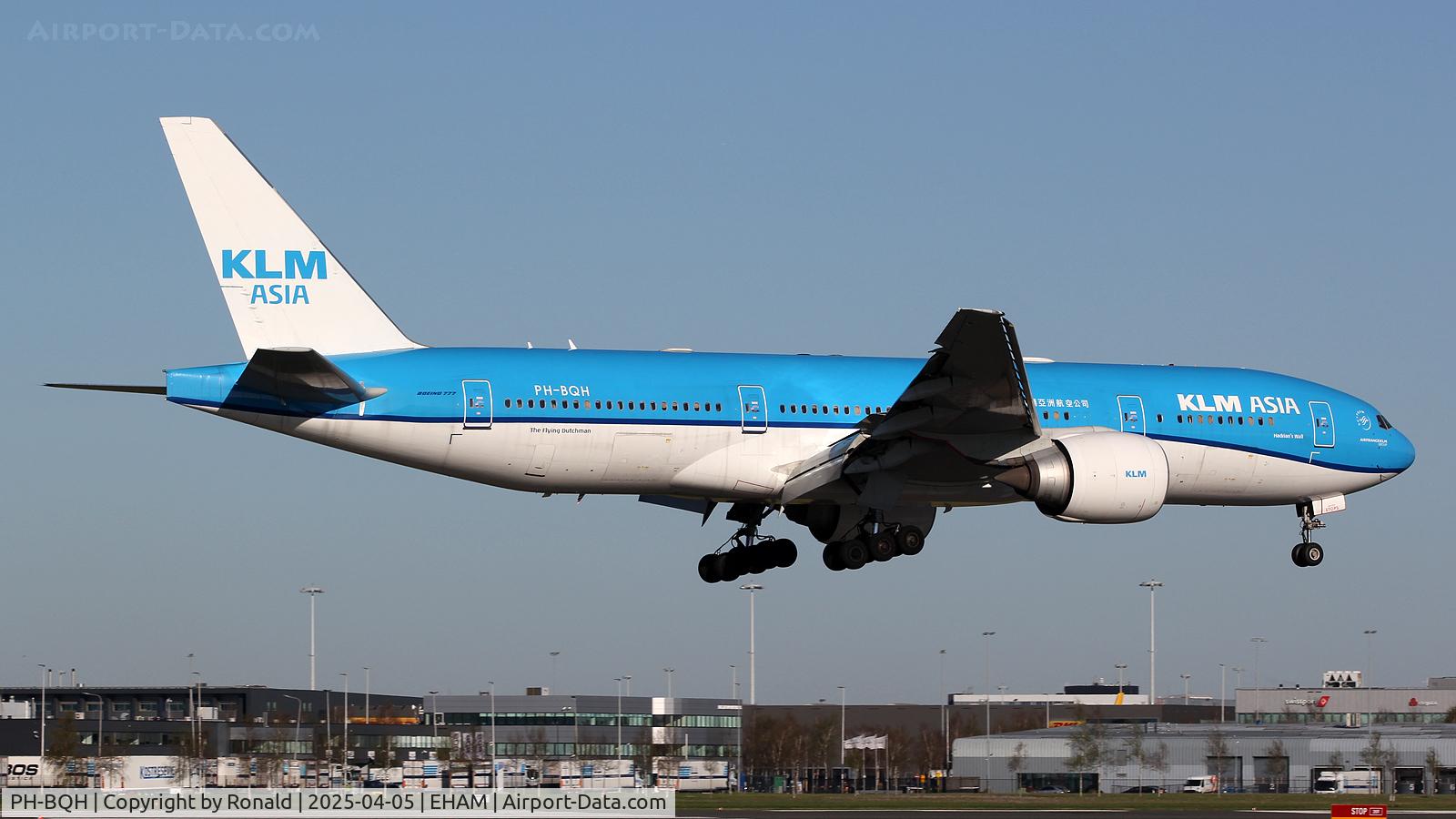 PH-BQH, 2004 Boeing 777-206/ER C/N 32705, at eham