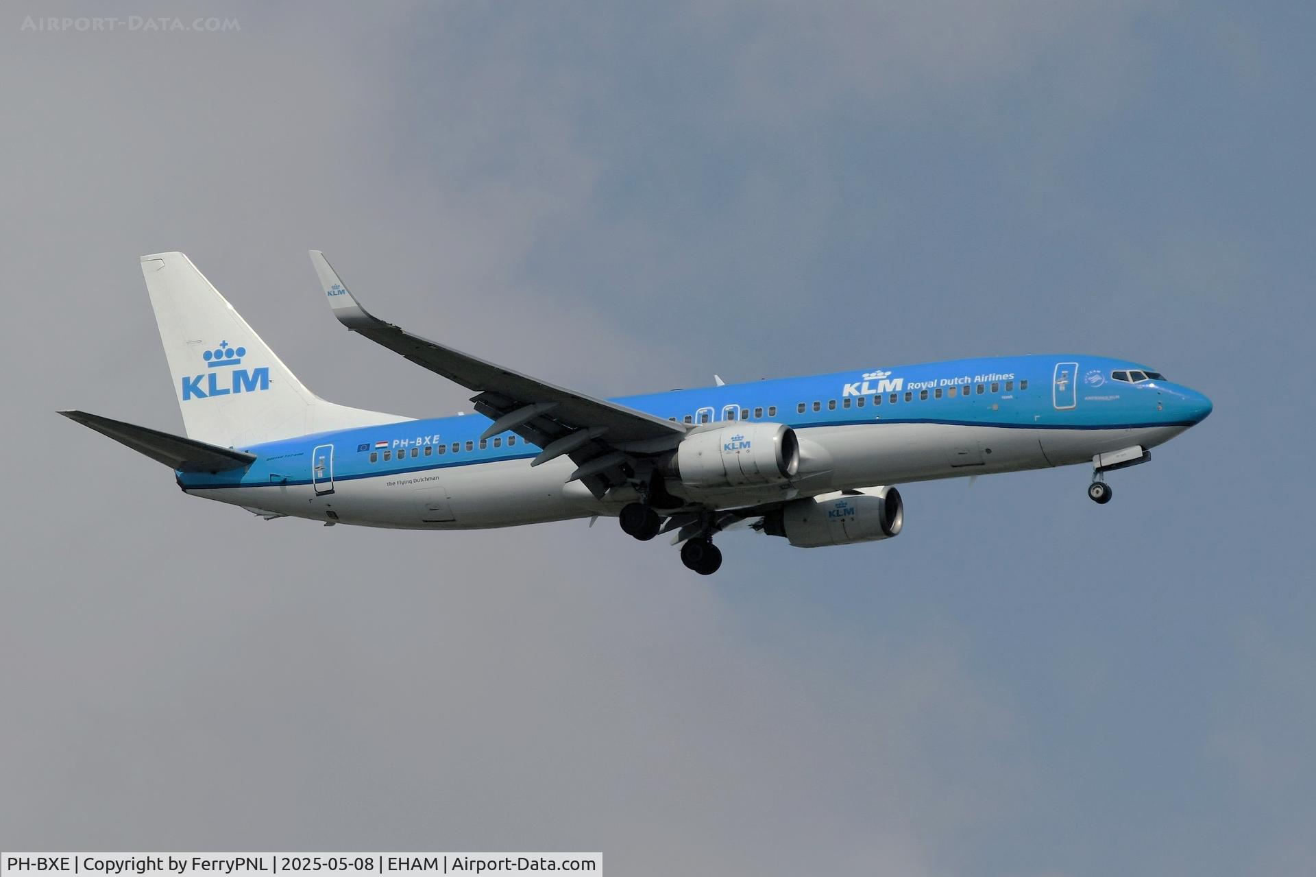 PH-BXE, 2000 Boeing 737-8K2 C/N 29595, KLM B738 landing on 06