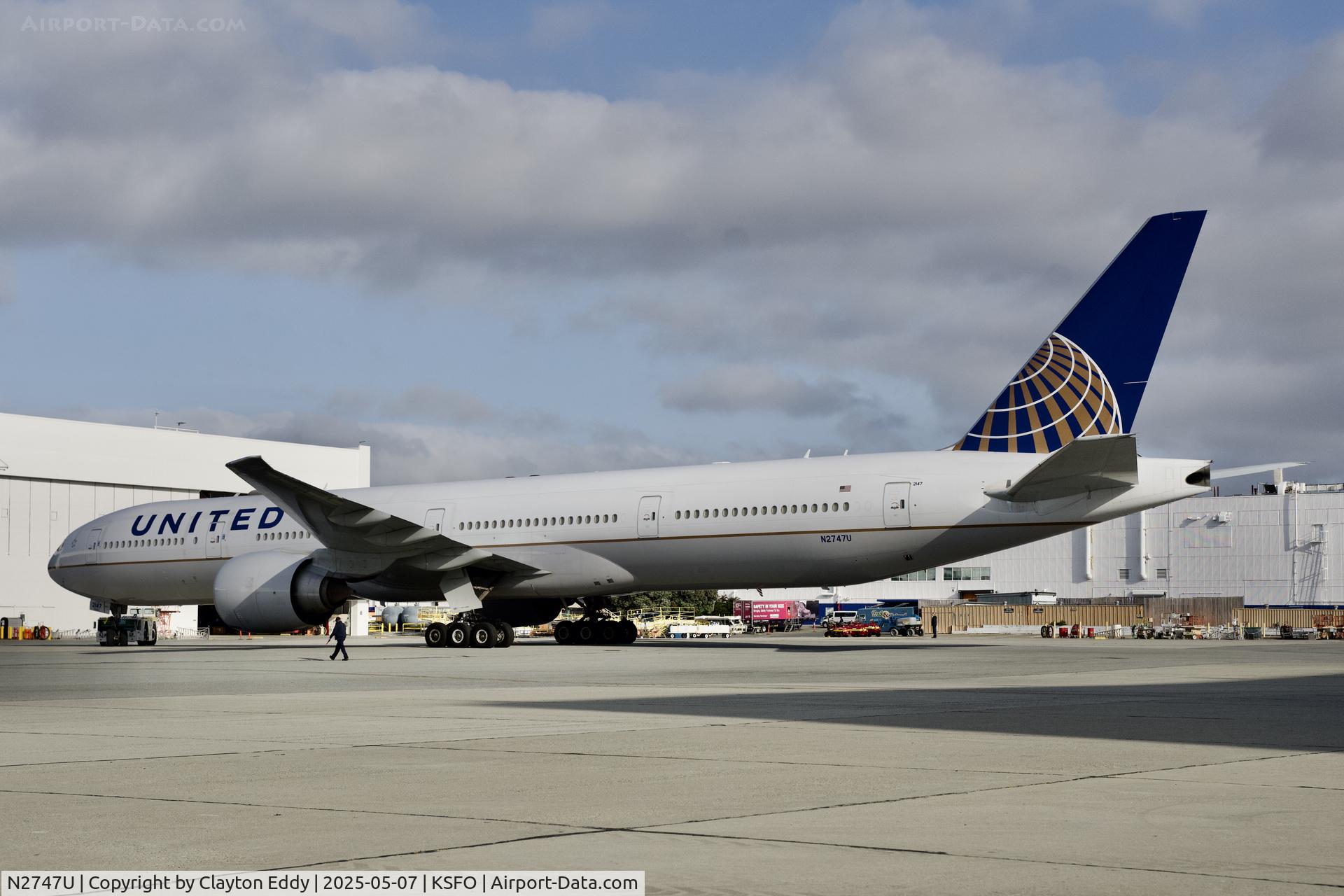 N2747U, 2018 Boeing 777-322/ER C/N 64991, SFO 2025