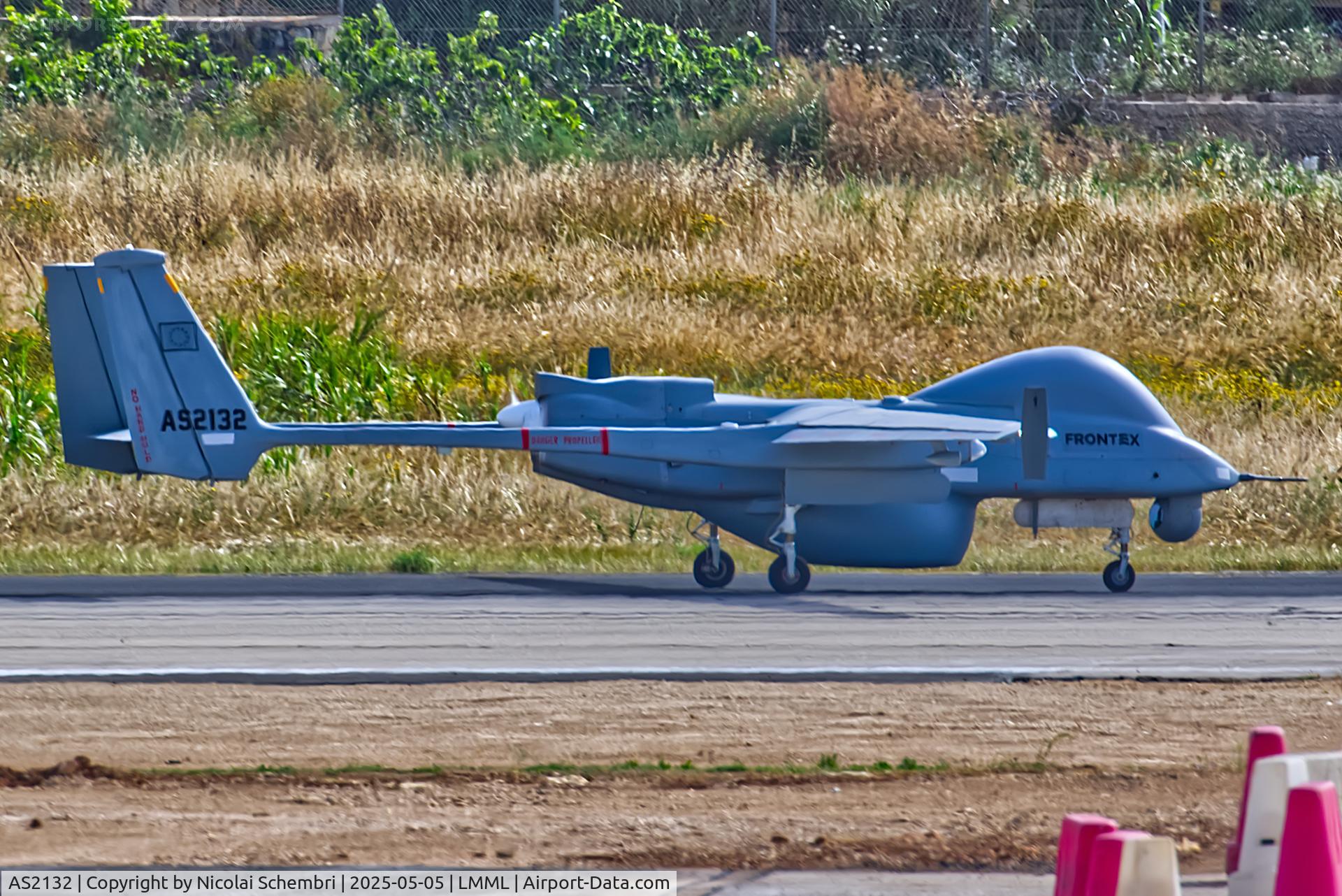AS2132, Israel Aerospace Industries Heron Shoval C/N 571, Backtracking runway 13 after landing.