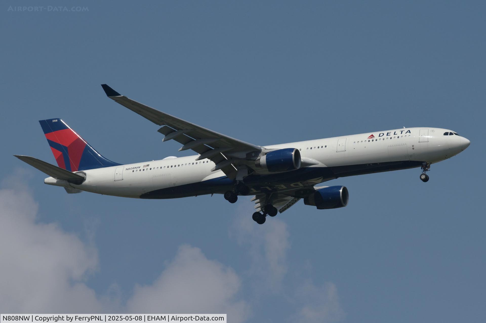 N808NW, 2004 Airbus A330-323 C/N 0591, DL136 arriving from DTW