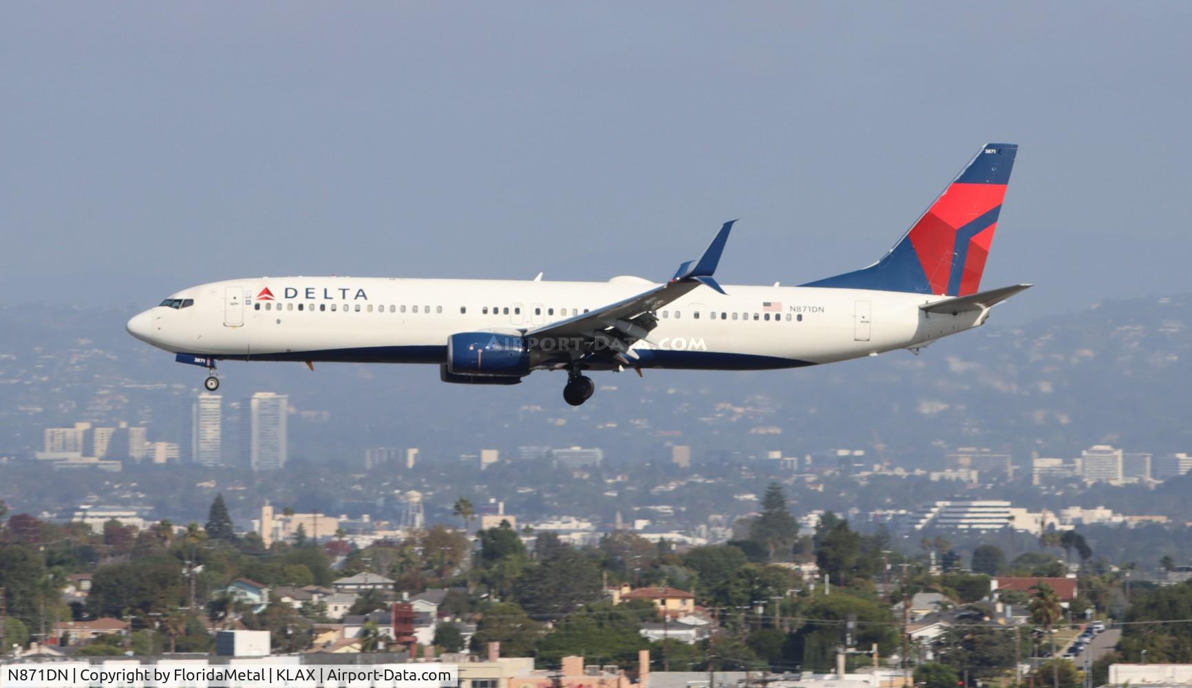 N871DN, 2016 Boeing 737-932/ER C/N 31982, DAL 739 zx mia-lax