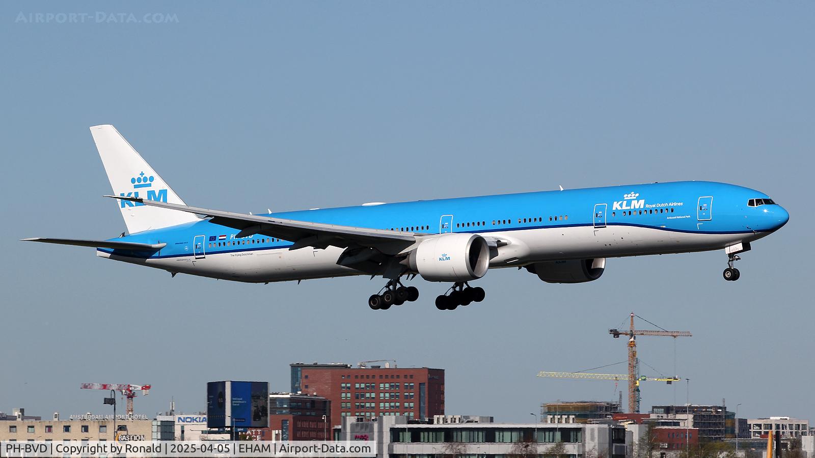 PH-BVD, 2009 Boeing 777-306/ER C/N 35979, at eham