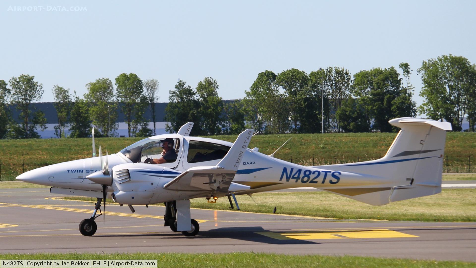 N482TS, 2007 Diamond DA-42 Twin Star C/N 42.AC082, Lelystad Airport