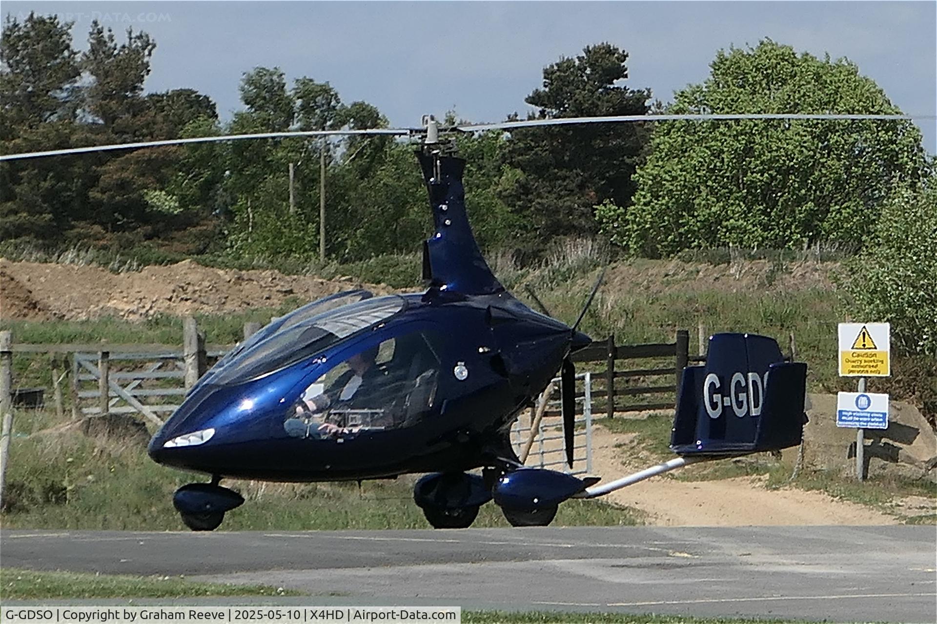 G-GDSO, 2017 Rotorsport UK Cavalon C/N RSUK/CVLN/024, Departing from Crosland Moor.
