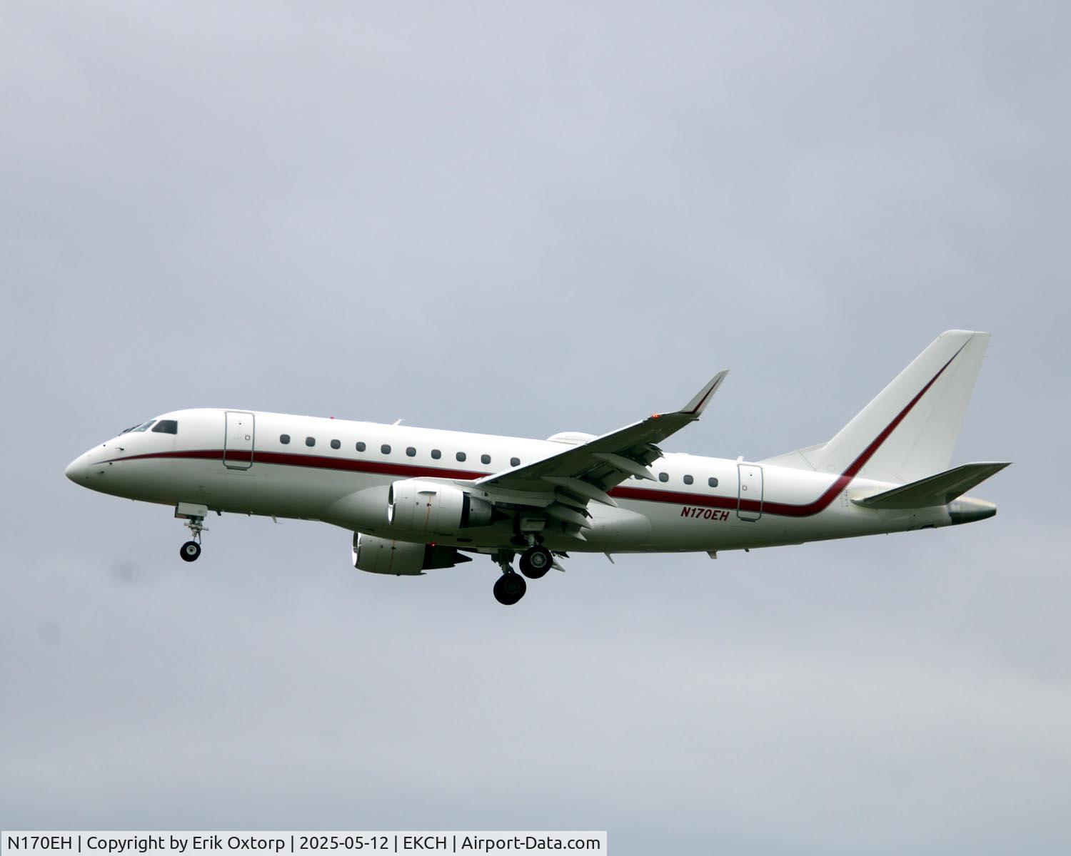 N170EH, 2004 Embraer 175LR (ERJ-170-200LR) C/N 17000059, N170EH landing rw 22L