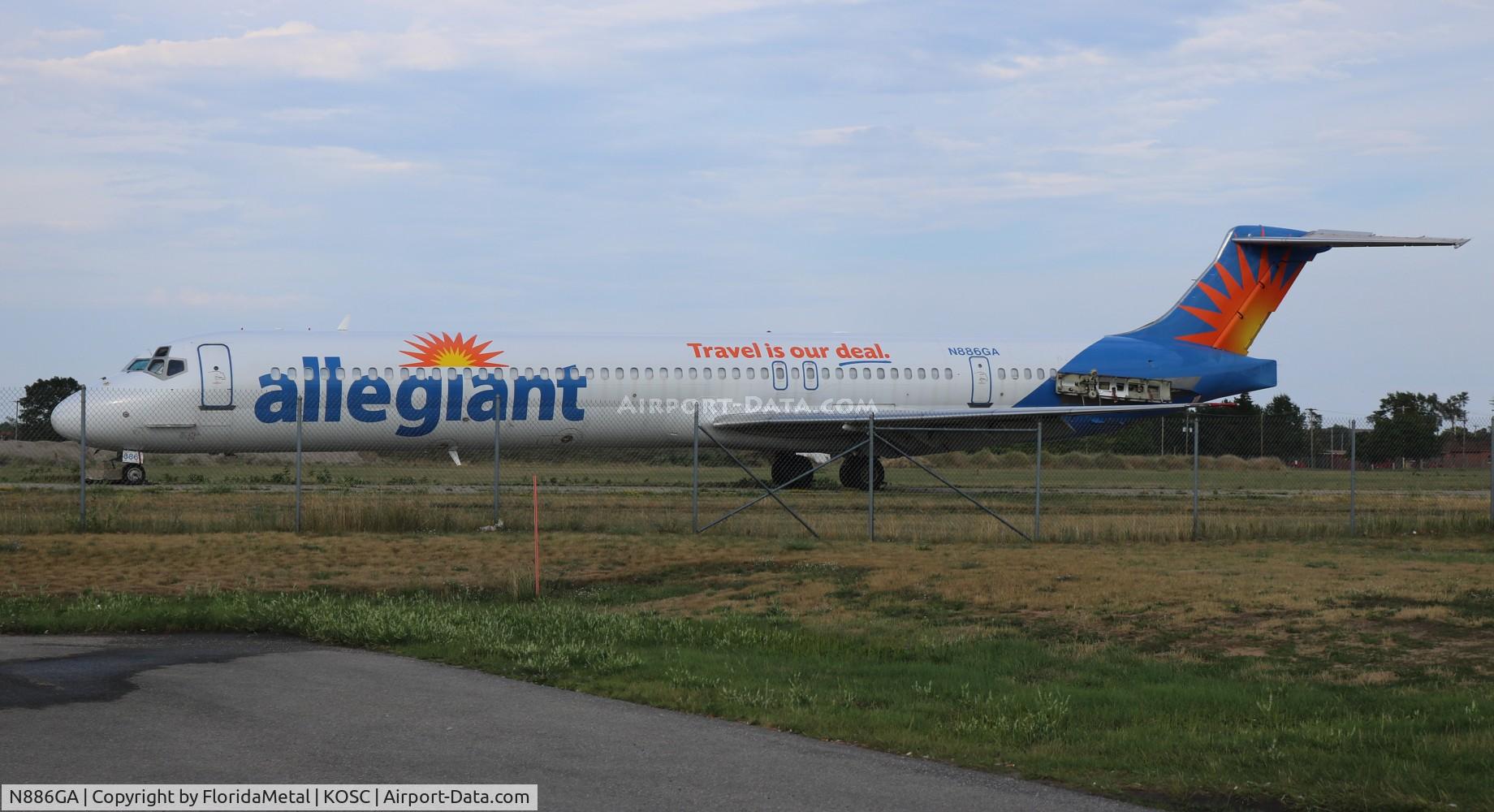 N886GA, 1990 McDonnell Douglas MD-82 (DC-9-82) C/N 49931, AAY MD-82 zx 