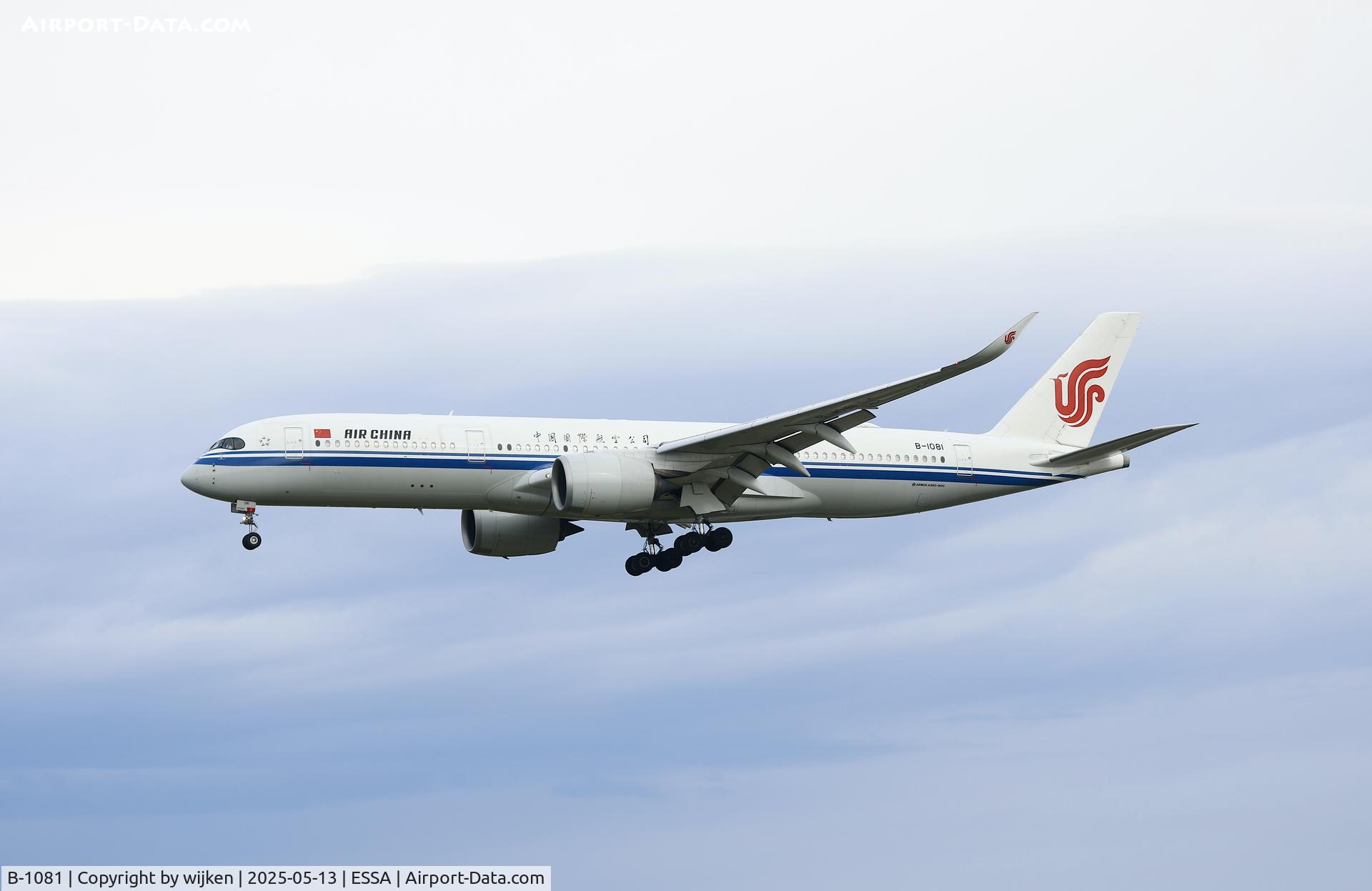 B-1081, Airbus A350-941 C/N 240, Rwy 01L