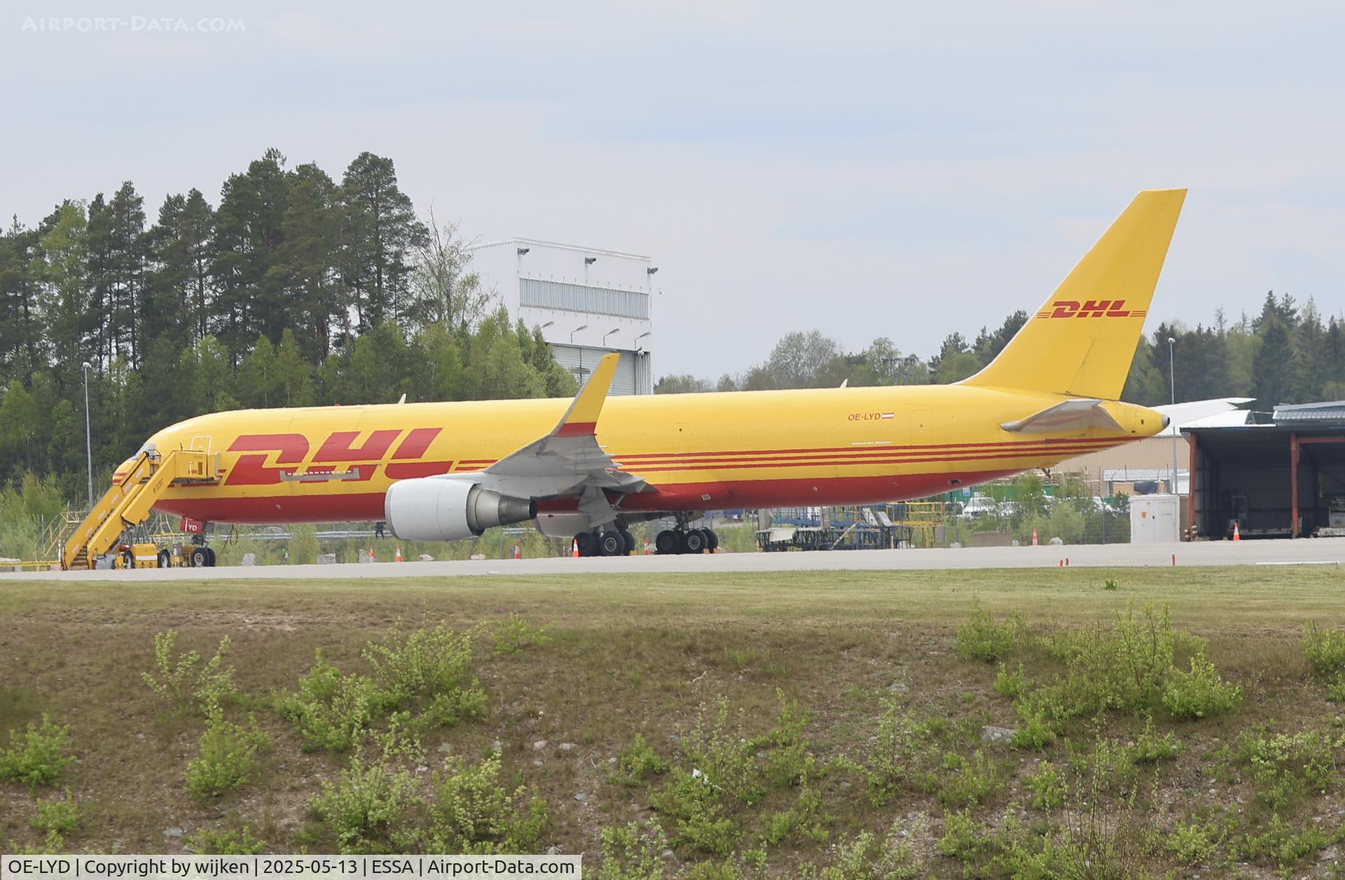 OE-LYD, 2000 Boeing 767-304 C/N 29138, Ramp R