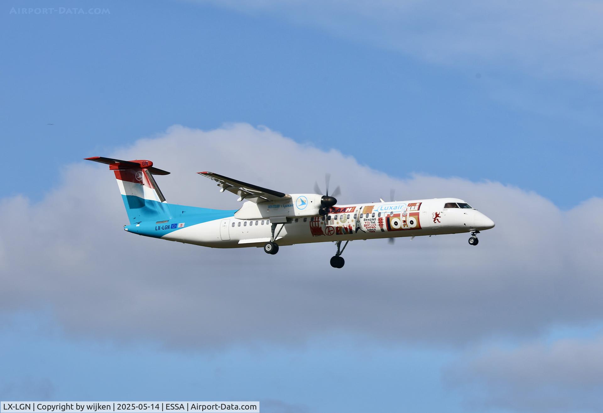 LX-LGN, 2012 De Havilland Canada DHC-8-402Q Dash 8 C/N 4426, Rwy 01L