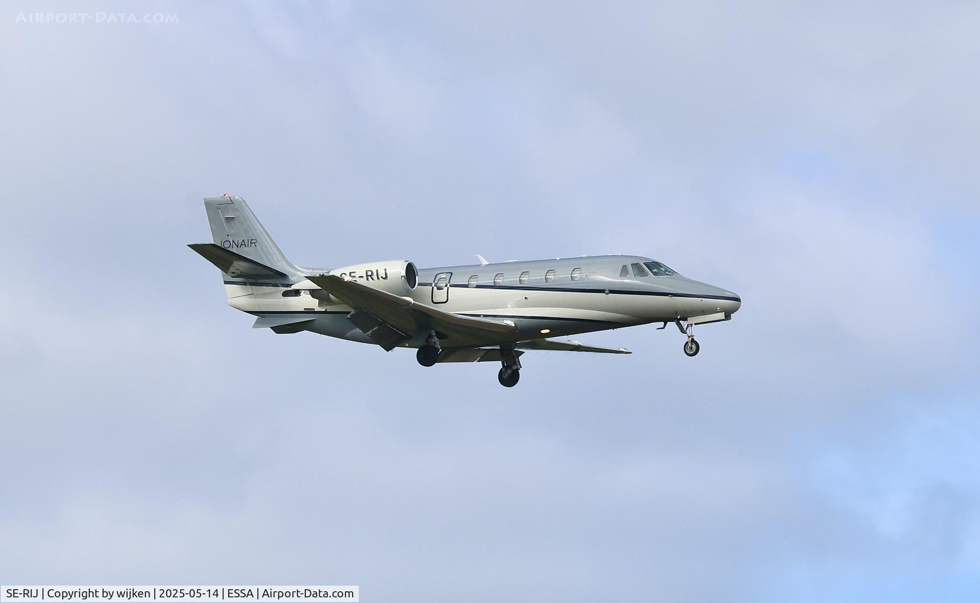 SE-RIJ, 2002 Cessna 560XL Citation C/N 560-5258, Rwy 01L
