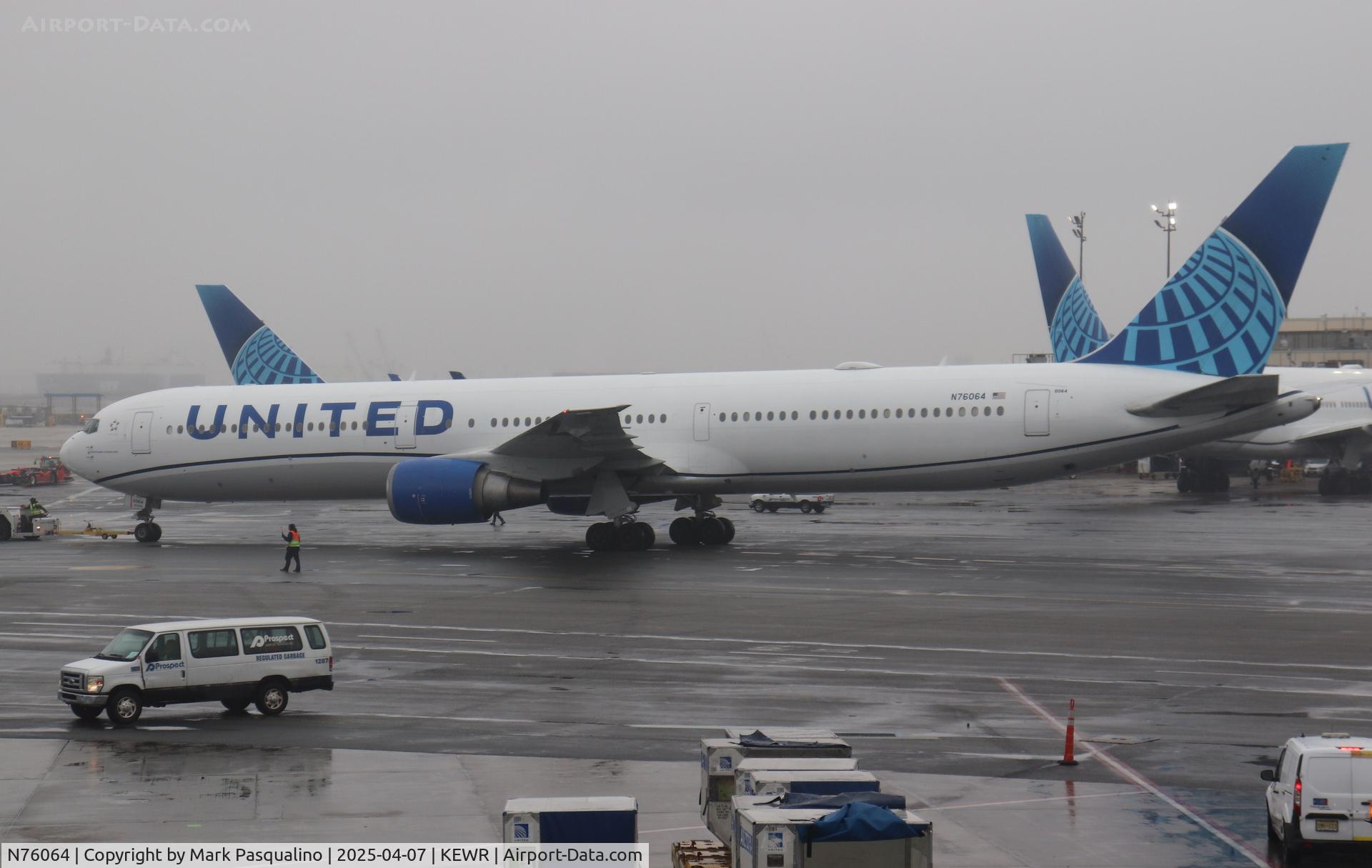 N76064, 2002 Boeing 767-424/ER C/N 29459, Boeing 767-424/ER
