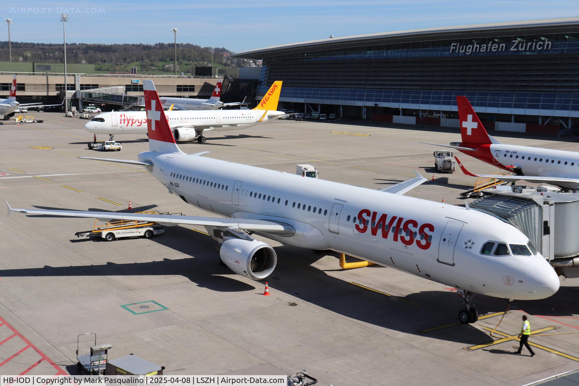 HB-IOD, 1995 Airbus A321-111 C/N 522, Airbus A321-111