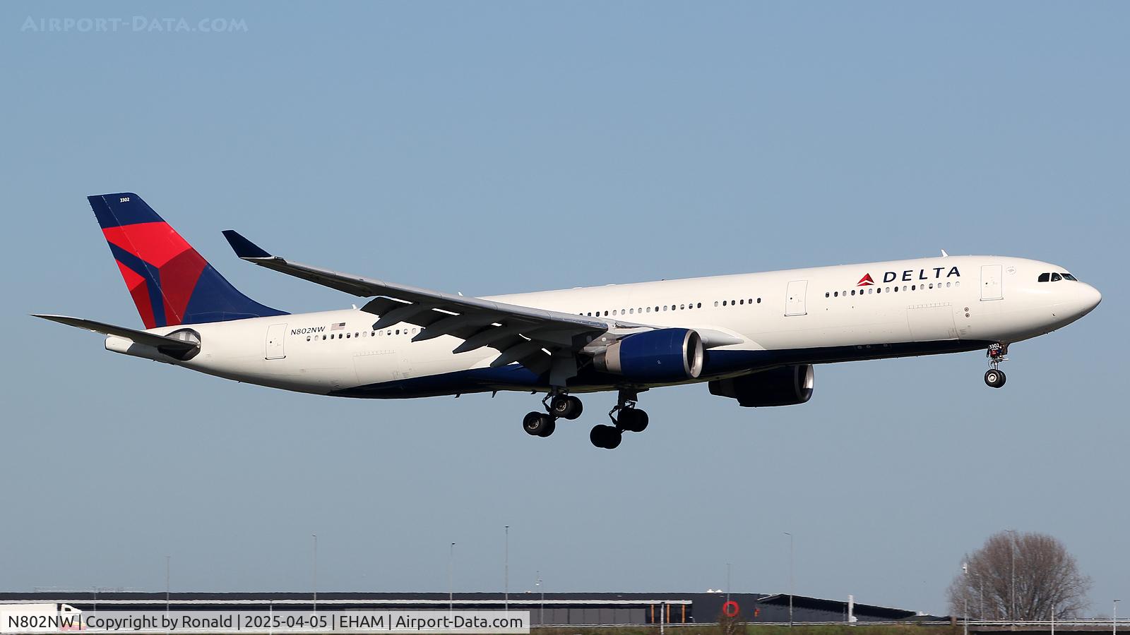 N802NW, 2003 Airbus A330-323 C/N 0533, at eham