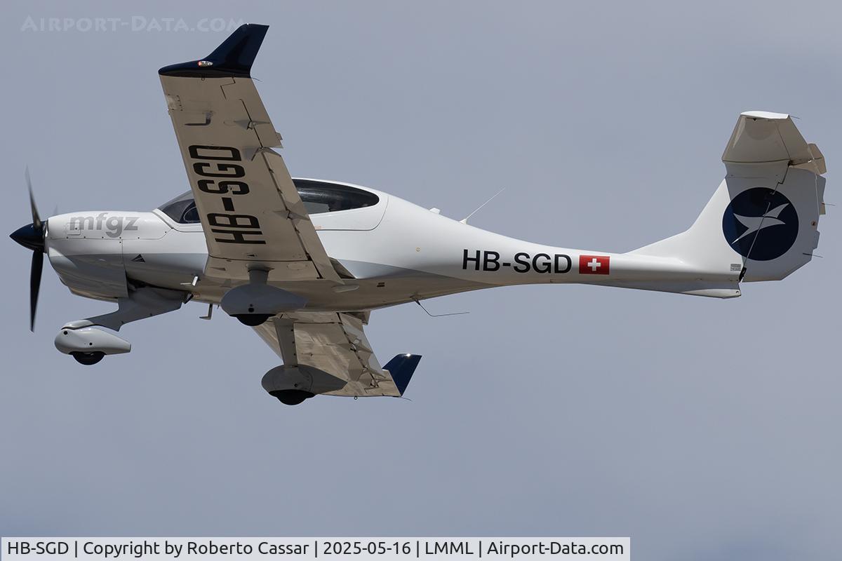 HB-SGD, 2015 Diamond DA 40 NG C/N 40.N287, Runway 31