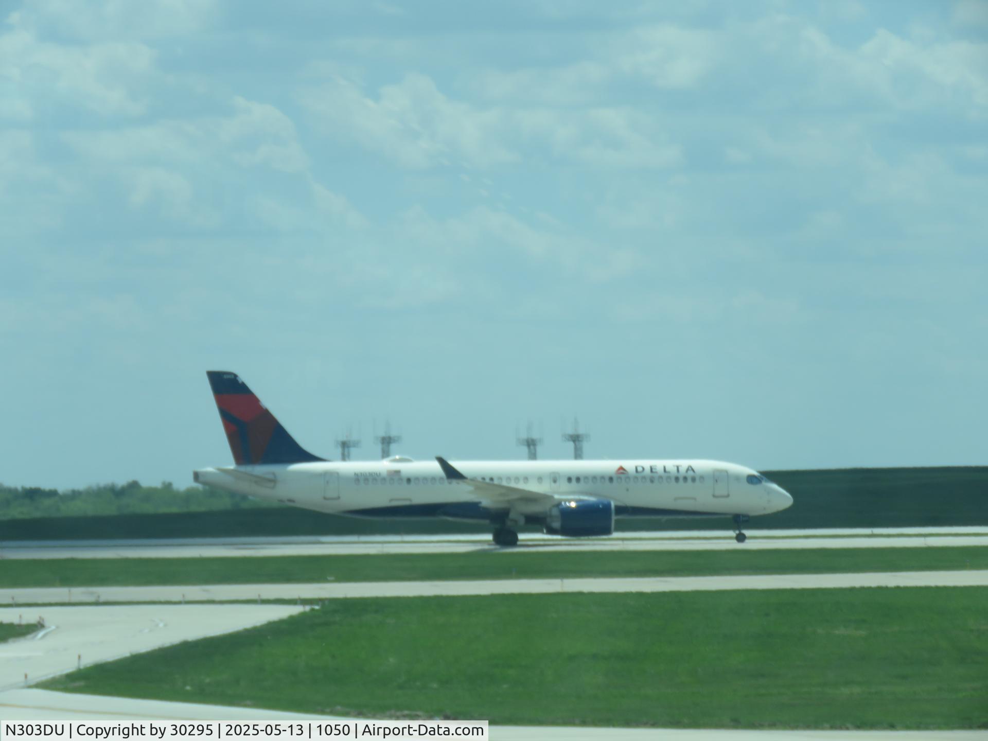 N303DU, 2020 Airbus Canada A220-300 C/N 55075, Slowing to turn