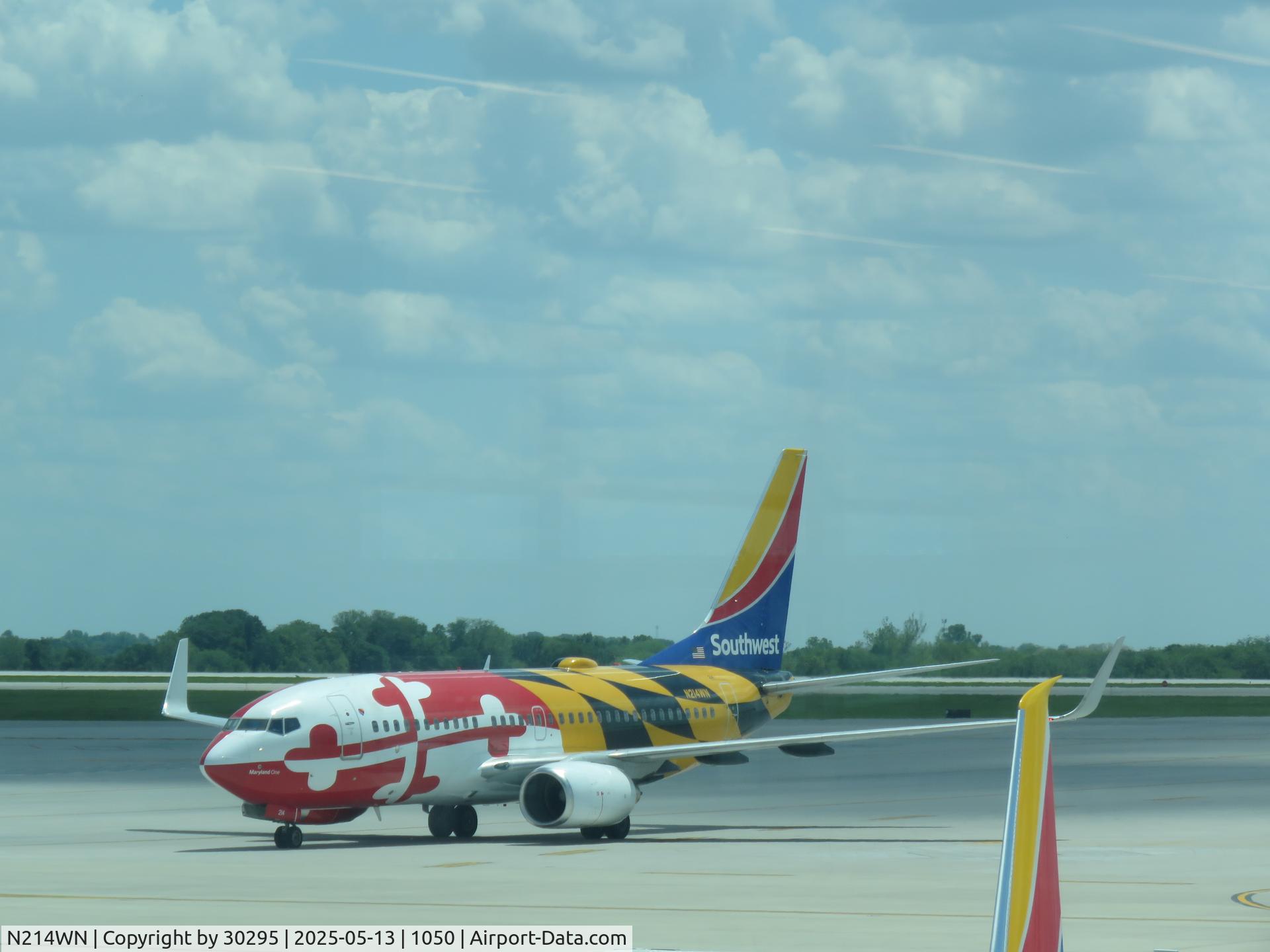 N214WN, 2005 Boeing 737-7H4 C/N 32486, Taxiing