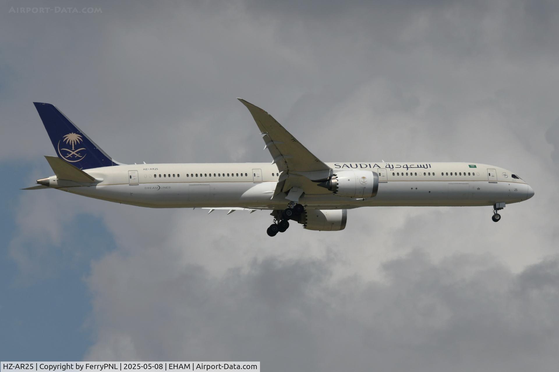 HZ-AR25, 2019 Boeing 787-10 Dreamliner Dreamliner C/N 40071, Saudia B787-10  on short finals to AMS