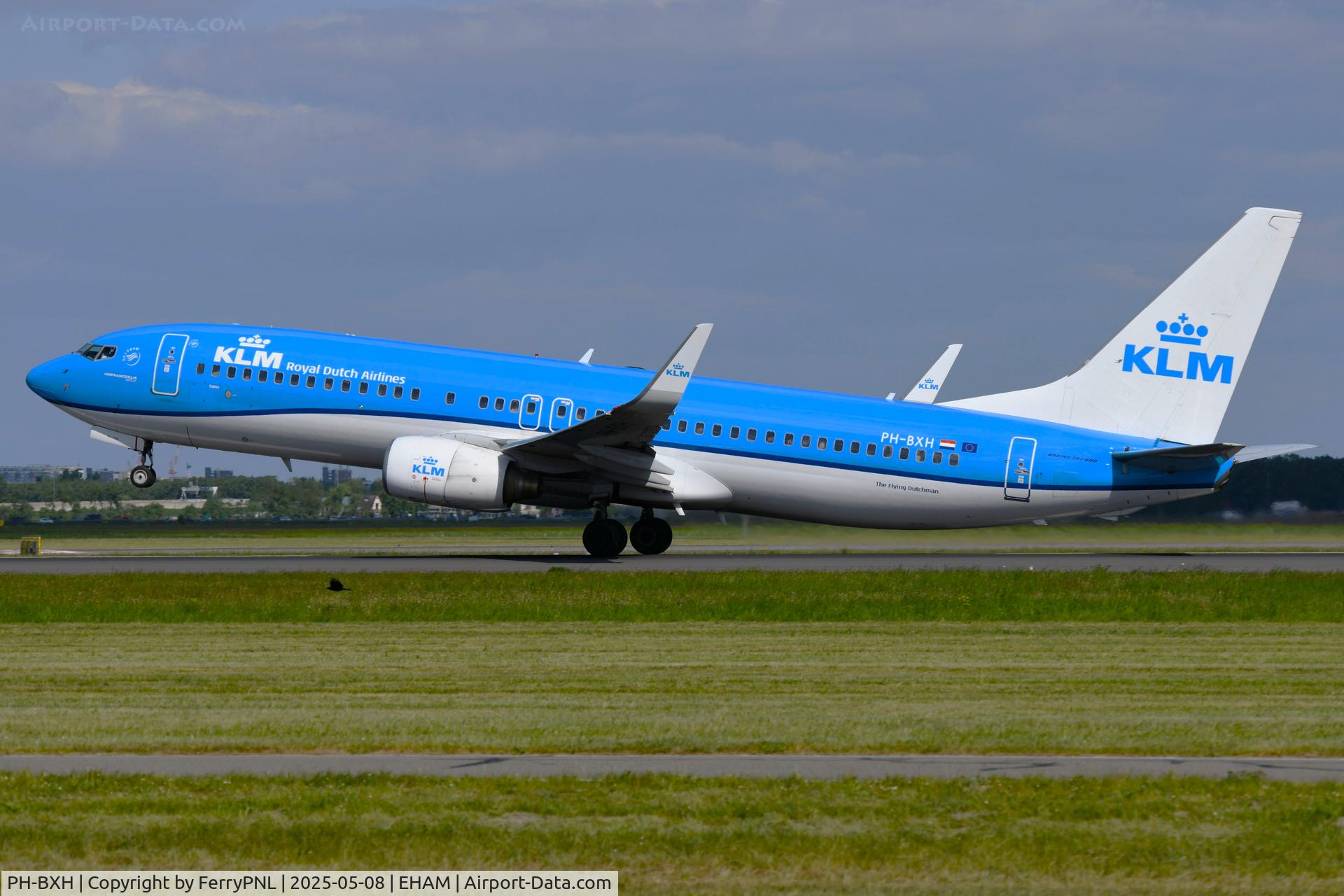 PH-BXH, 2000 Boeing 737-8K2 C/N 29597, 'Goose' lifting-off