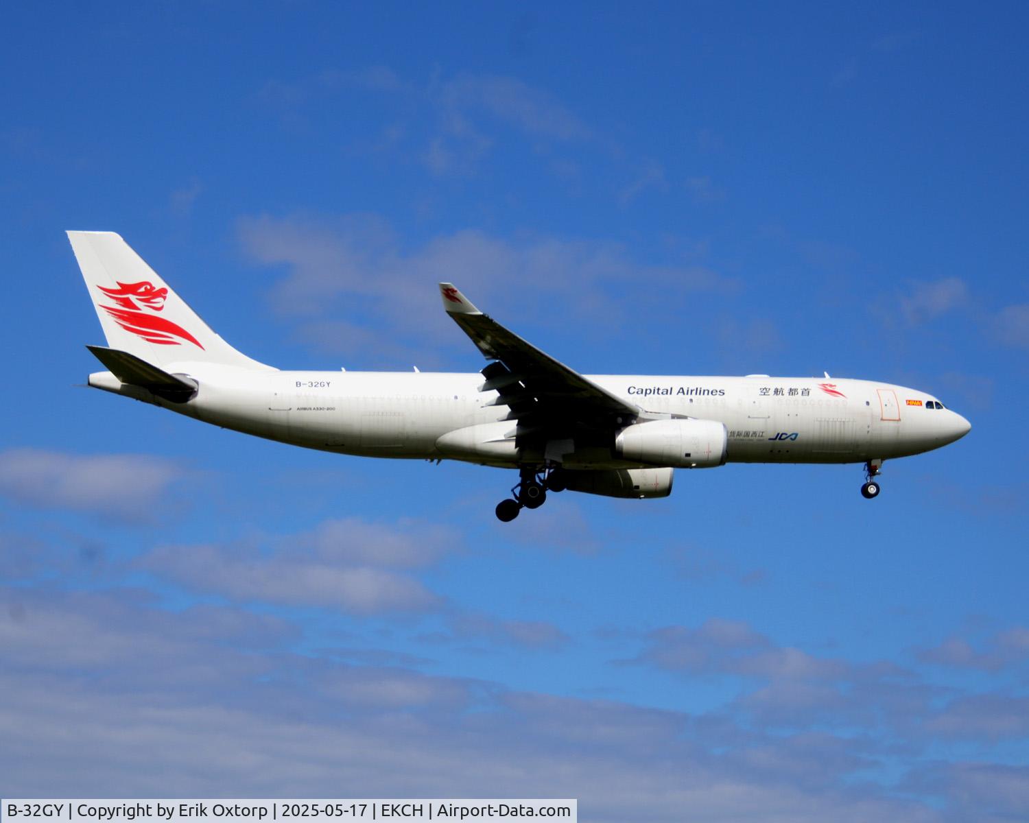B-32GY, 2006 Airbus 330-243 C/N 785, B-32GY landing rw 04L