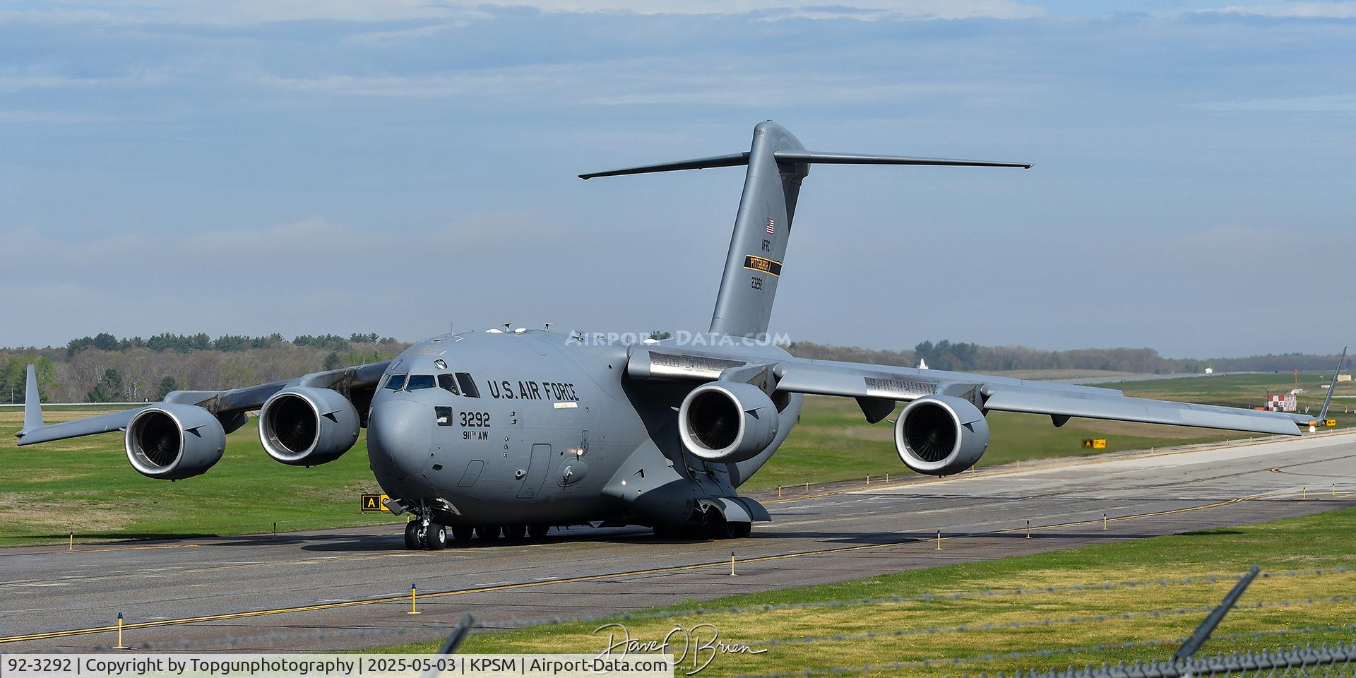 92-3292, 1992 McDonnell Douglas C-17A Globemaster III C/N P-12, REACH325 taxiing to RW34