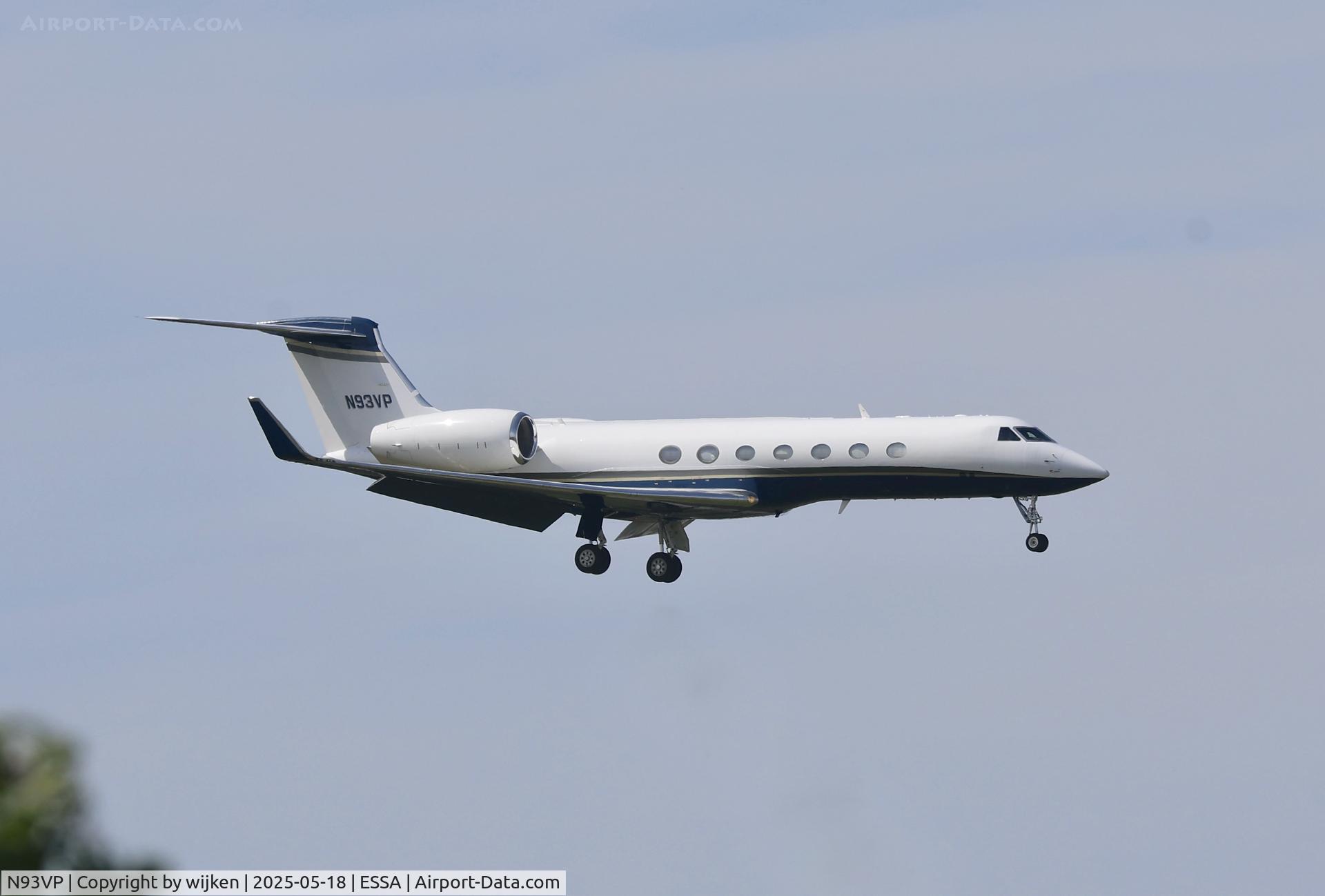 N93VP, 2000 Gulfstream Aerospace G-V C/N 614, Rwy 01L